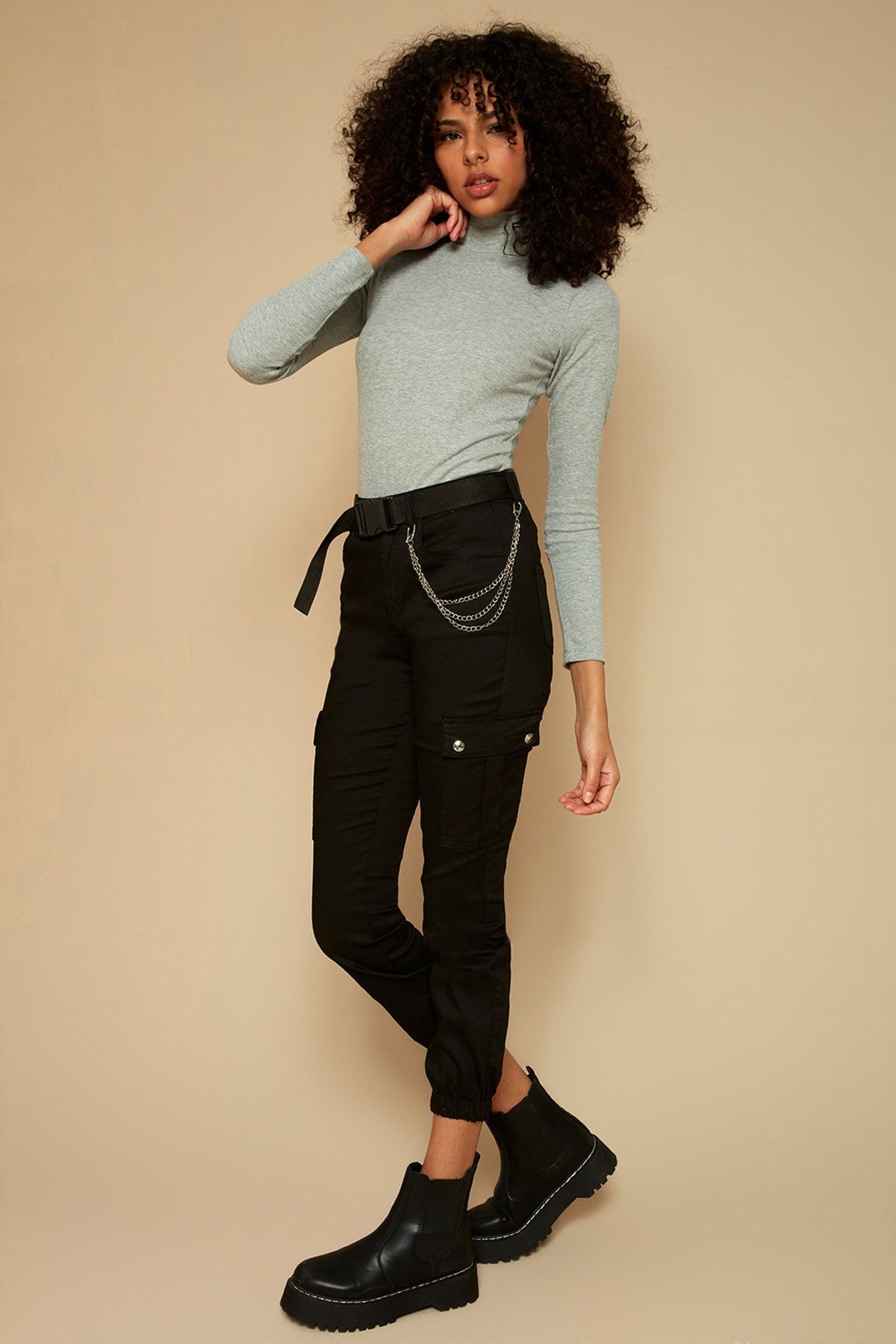 Select Moda Kadın Siyah Kemerli Zincir Detaylı Paçası Lastikli Kargo Pantolon