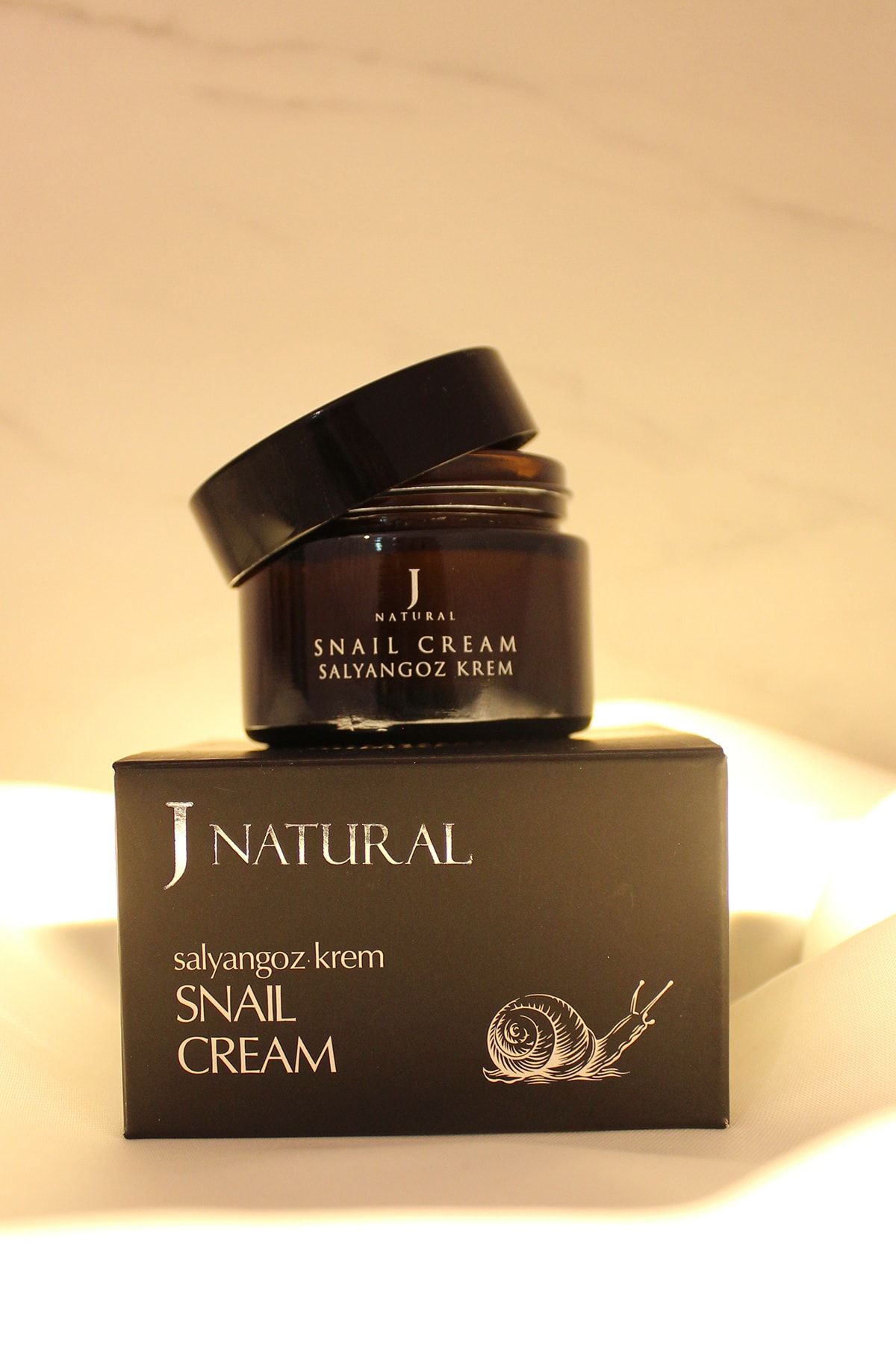 j natural Salyangoz Kremi Yaşlanma Ve Kırışıklık Önleyici, Onarıcı Ve Hücre Yenileyici 45ml