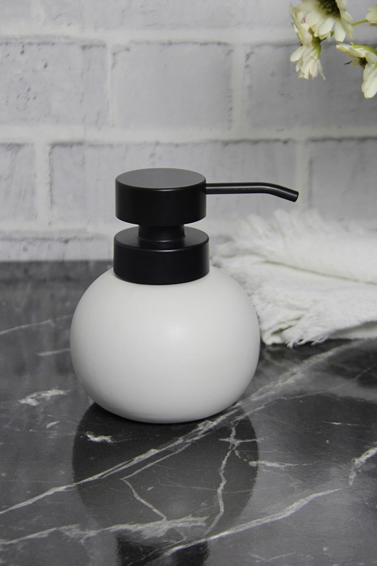 Trouvaille Porselen Sıvı Sabunluk Deterjanlık Tombul Beyaz Sıvı Sabunluk
