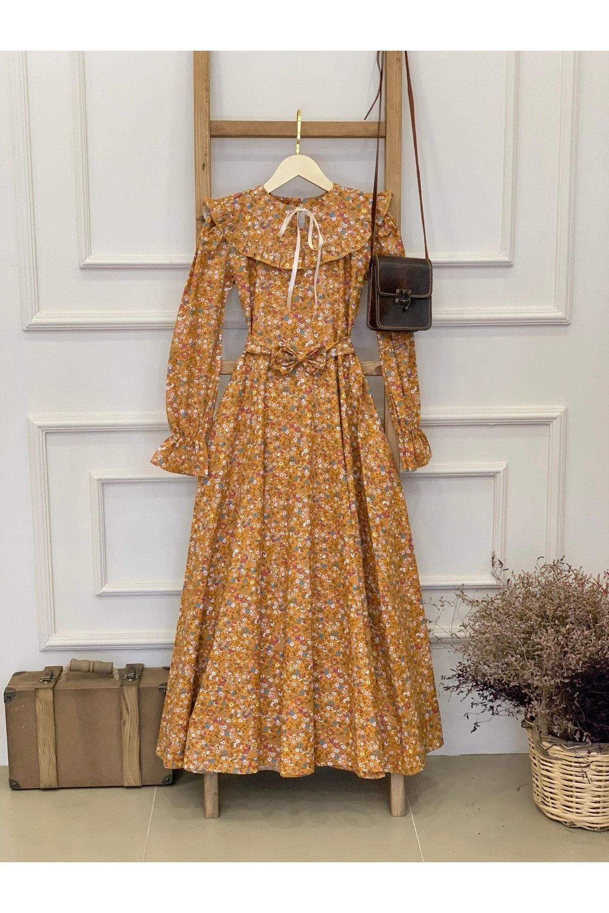 KÜÇÜĞÜM BUTİK Tesettür Vintage Seyyar Yakalı Hardal Çiçekli Balon Kol Kloş Elbise