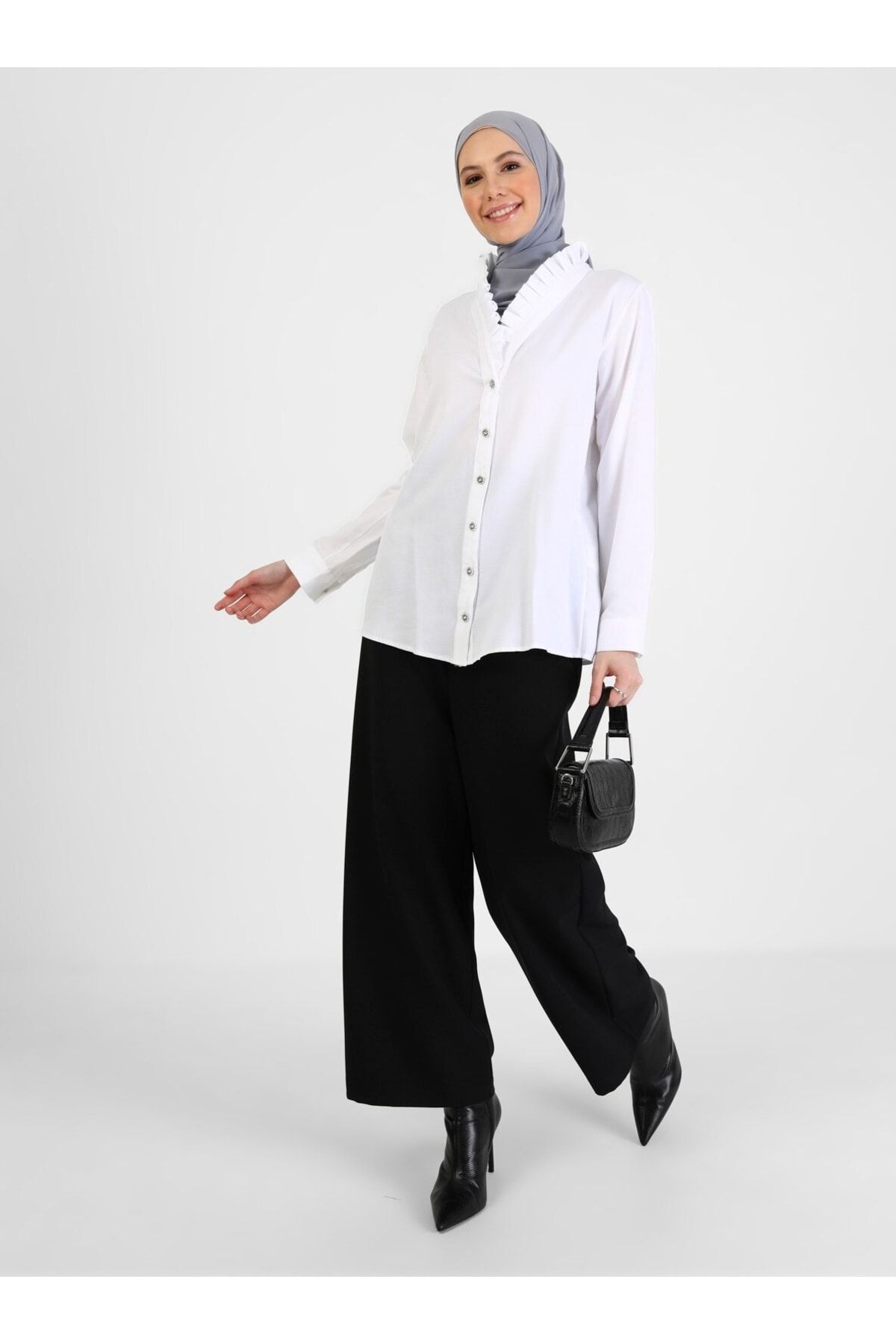 Refka Yakası Fırfırlı Taşlı Düğmeli Şık Gömlek - Off White - Woman