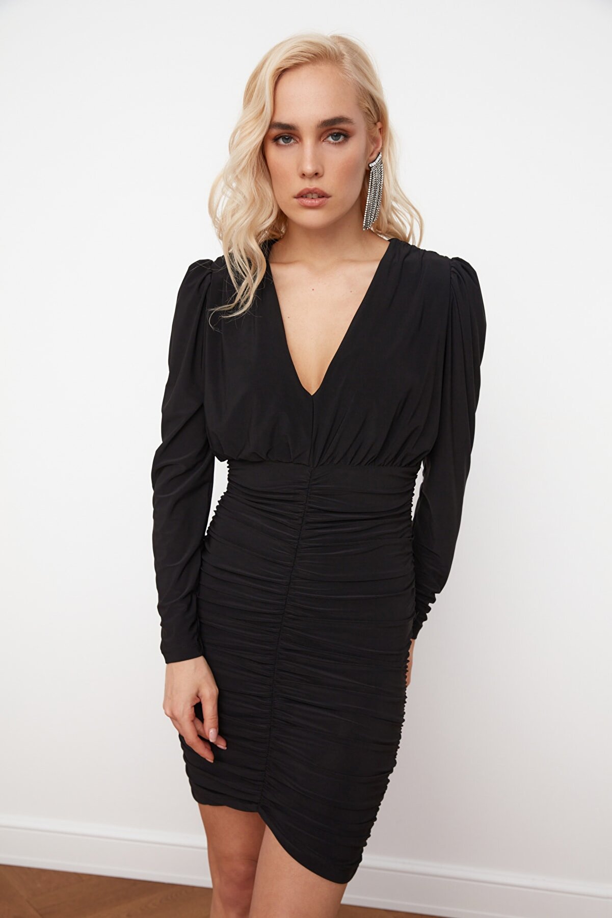 TRENDYOLMİLLA Siyah Drape Detaylı Elbise TPRSS21EL0060