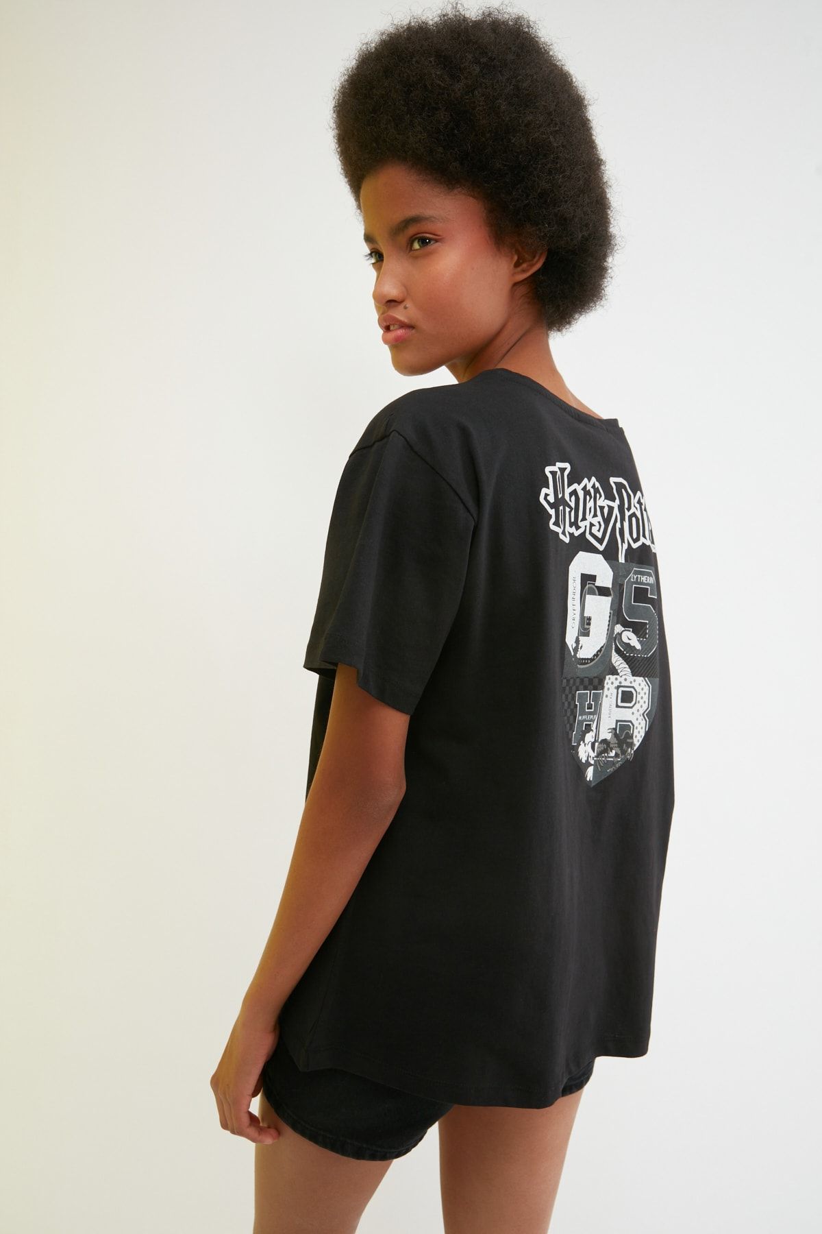 TRENDYOLMİLLA Siyah Lisanslı Harry Potter Boyfriend Örme T-shirt T-Shirt TWOSS21TS0543