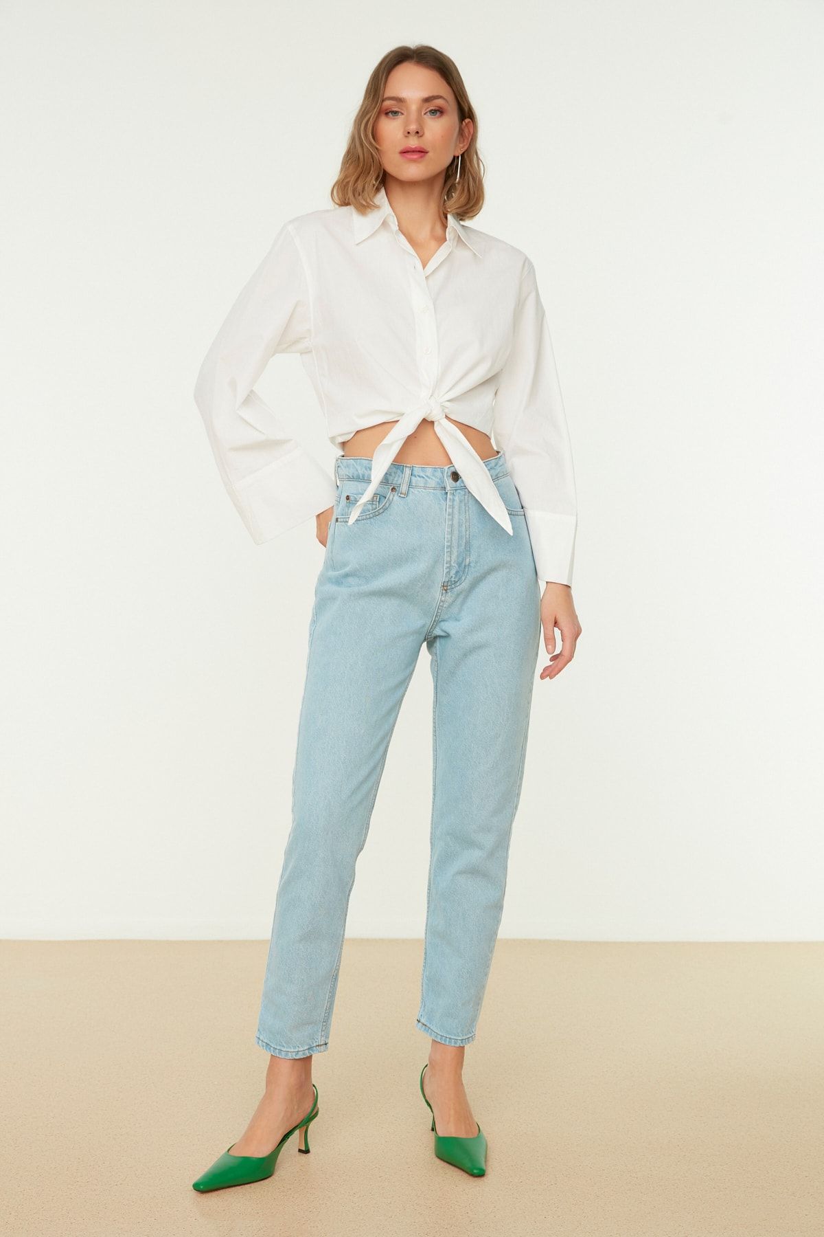 TRENDYOLMİLLA Mavi Yüksek Bel Mom Jeans TWOAW20JE0129