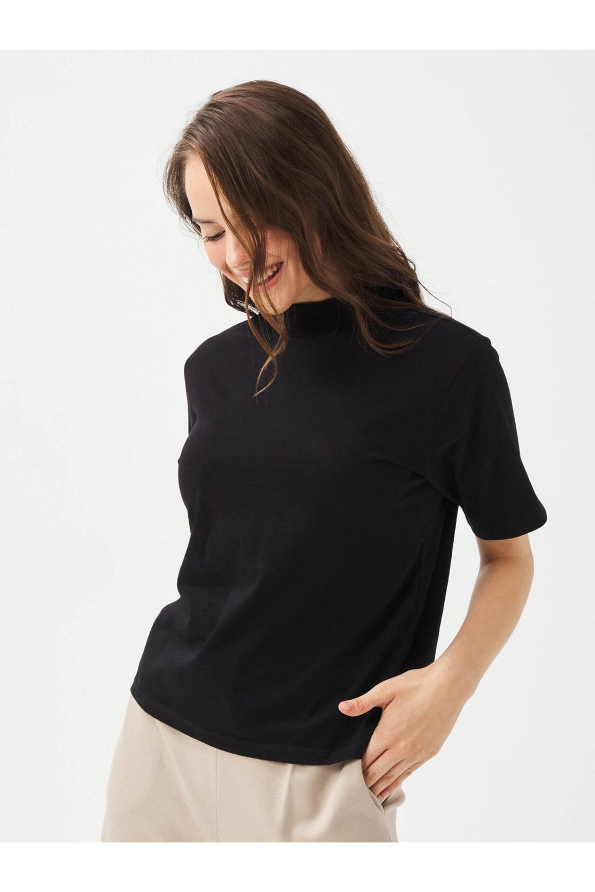 Xint Kadın Siyah Dik Yaka %100 Pamuk Rahat Kesim Basic Tişört