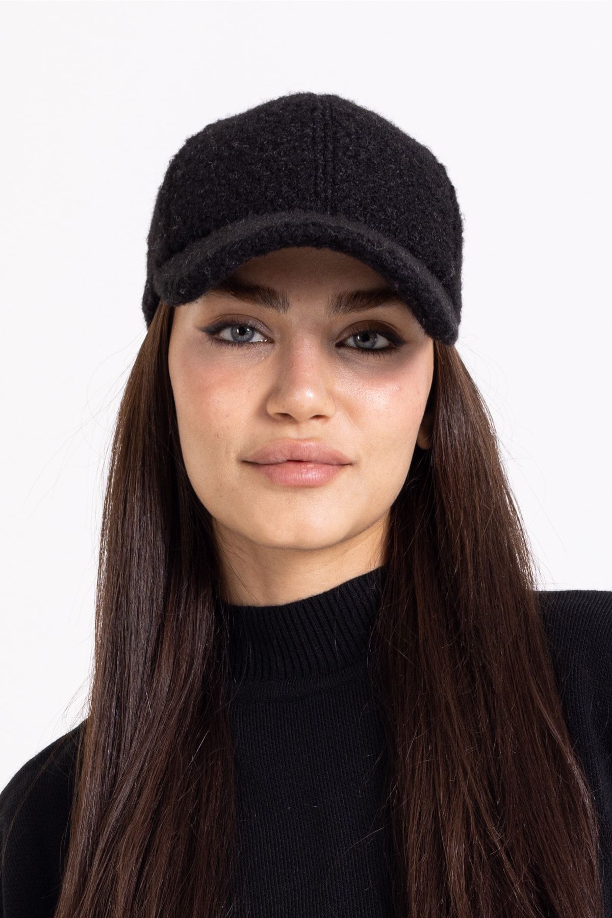 LadyColor Kadın Şapka Peluş Ponpon Kumaş Siyah