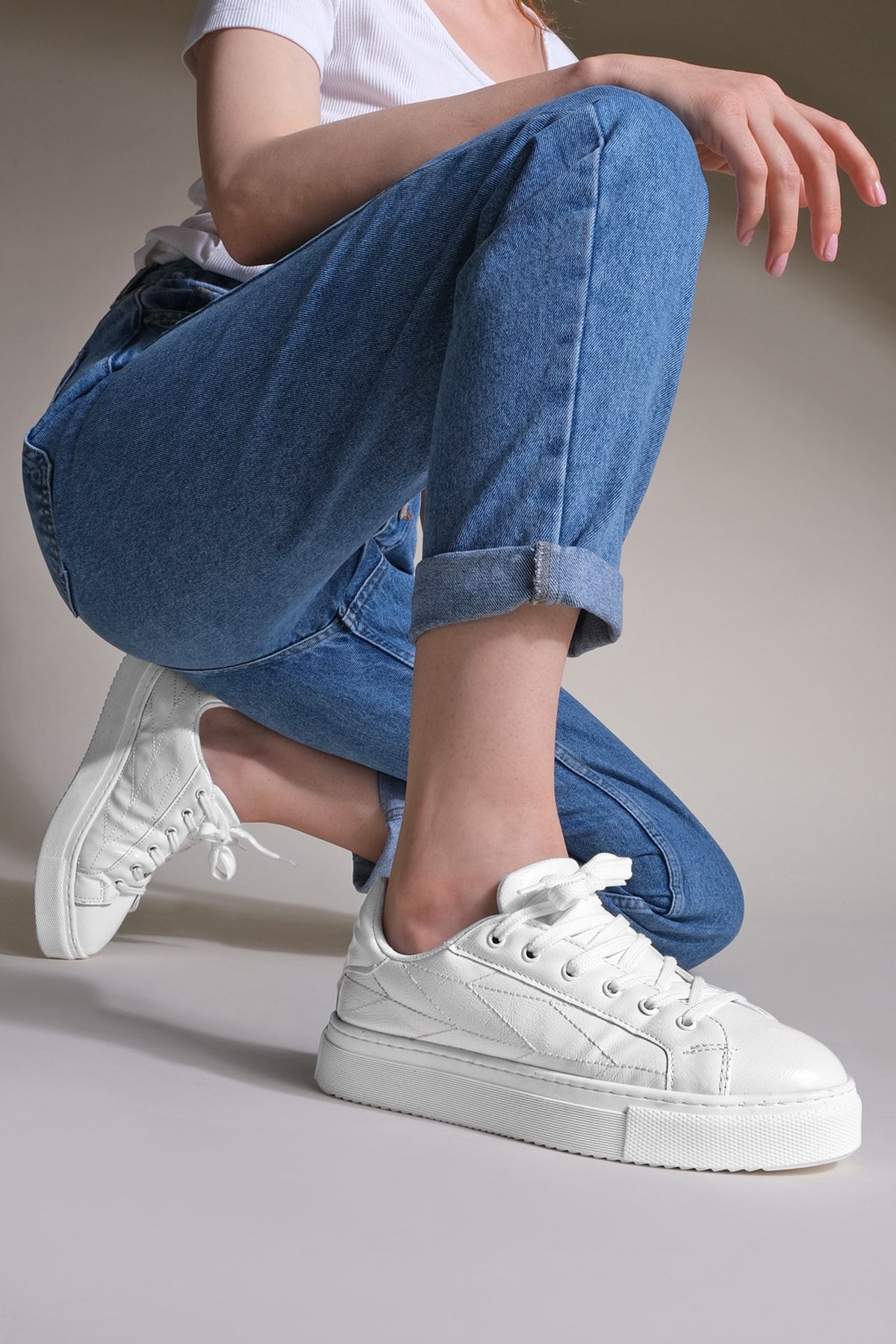Marjin Kadın Sneaker Kalın Taban Bağcıklı Spor Ayakkabı Afela beyaz Rugan