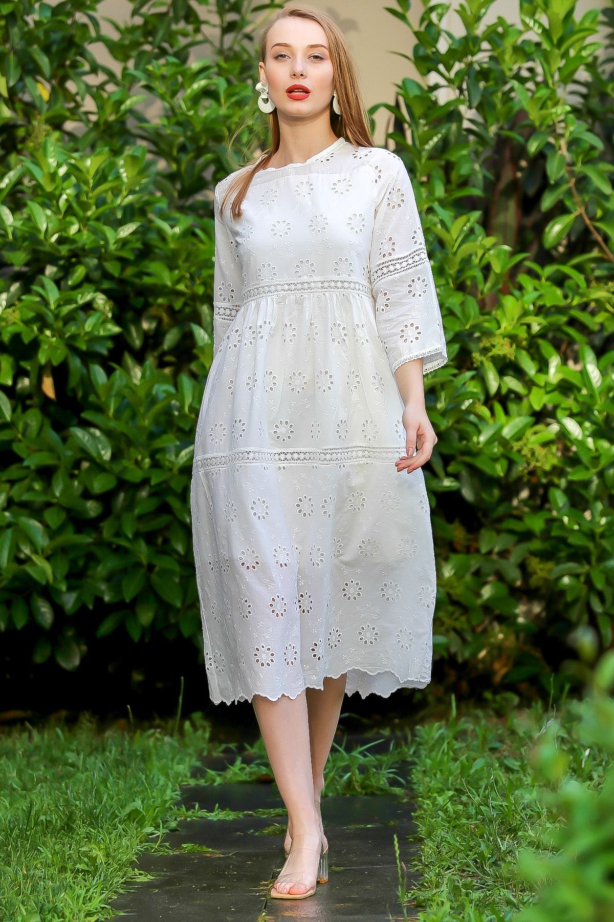 Chiccy Kadın Beyaz Vintage Fisto Ara Dantel Detaylı Etek Ucu Dilimli Elbise M10160000EL96627
