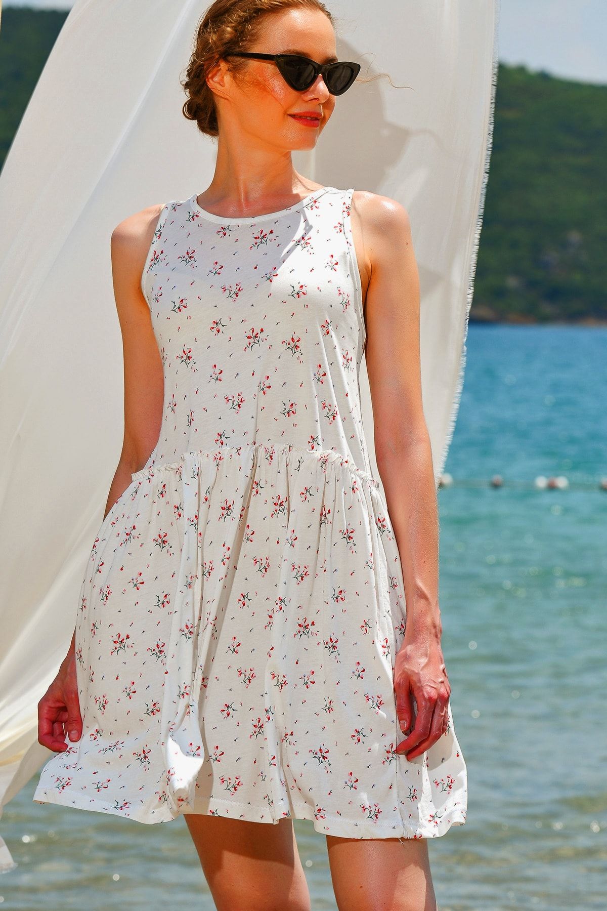 Trend Alaçatı Stili Kadın Ekru Çiçek Desenli Kloş Elbise Alc-017-119-Ds
