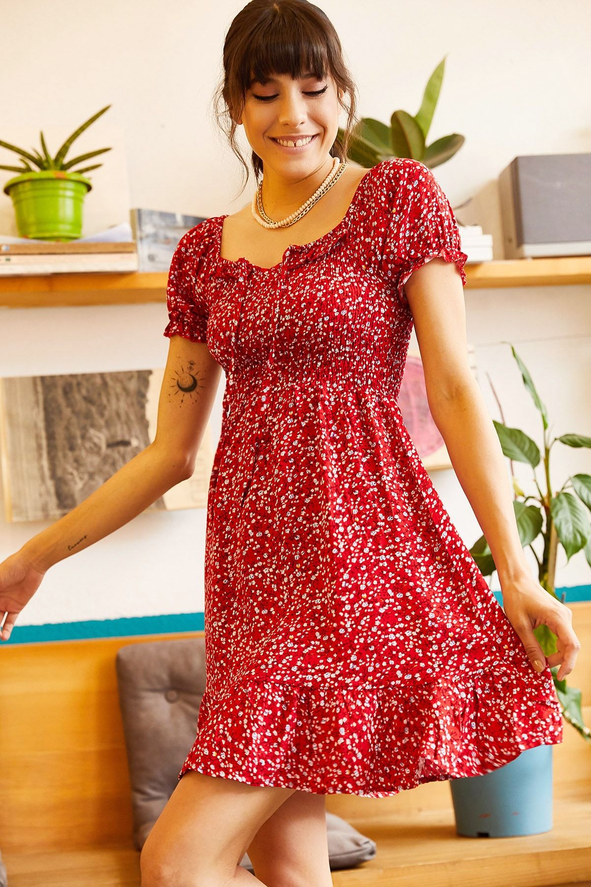 Olalook Kadın Kırmızı Gipeli Yakası Bağlamalı Kloş Elbise ELB-19001190