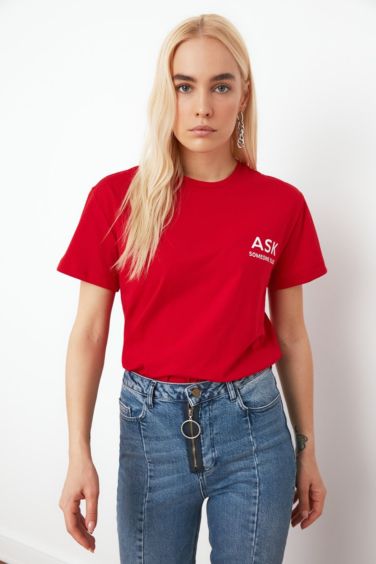 TRENDYOLMİLLA Kırmızı Baskılı Semifitted Örme T-Shirt TWOSS20TS0791