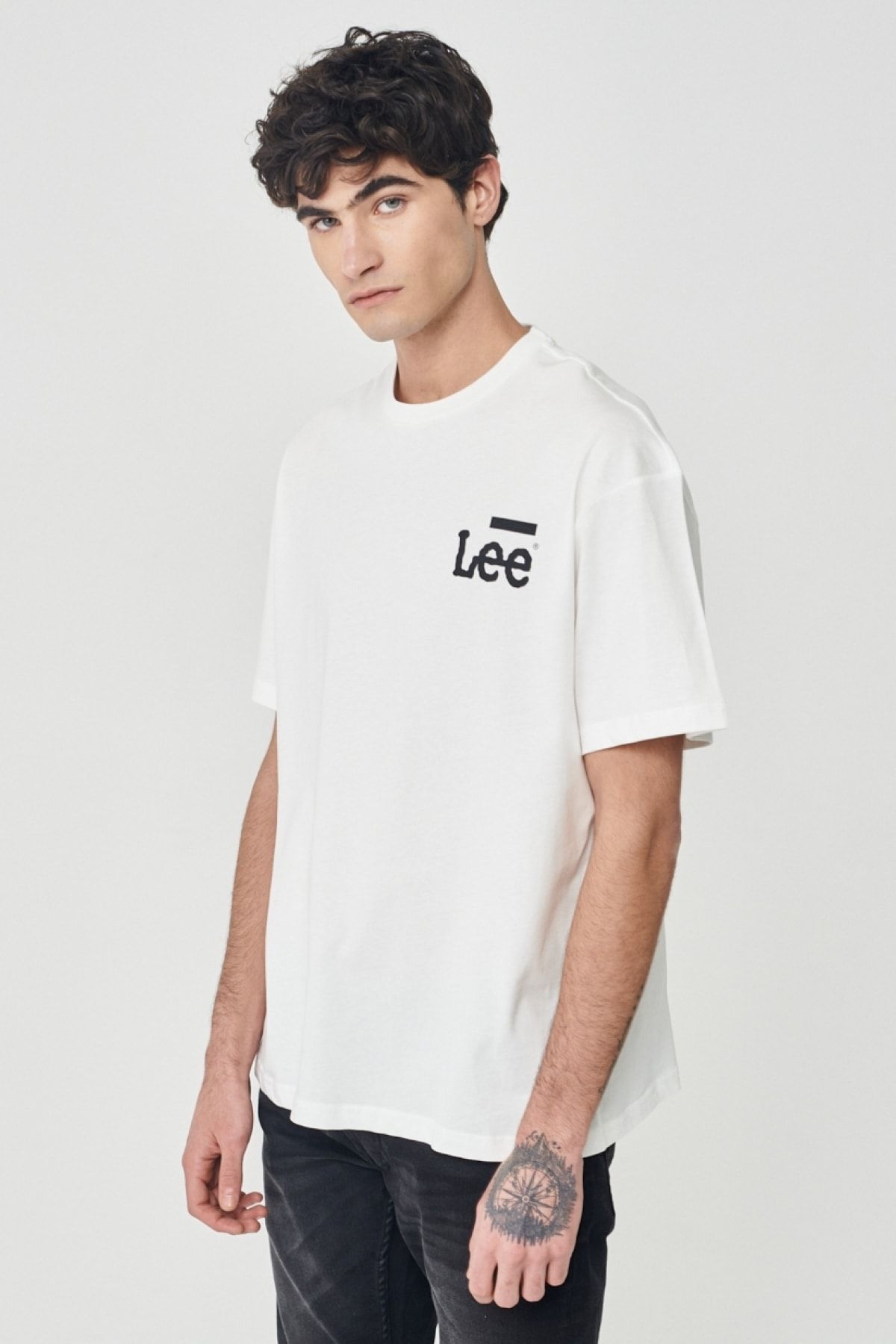 Lee Loose Fit Rahat Kesim Bisiklet Yaka %100 Pamuk Kırık Beyaz Erkek T-shirt