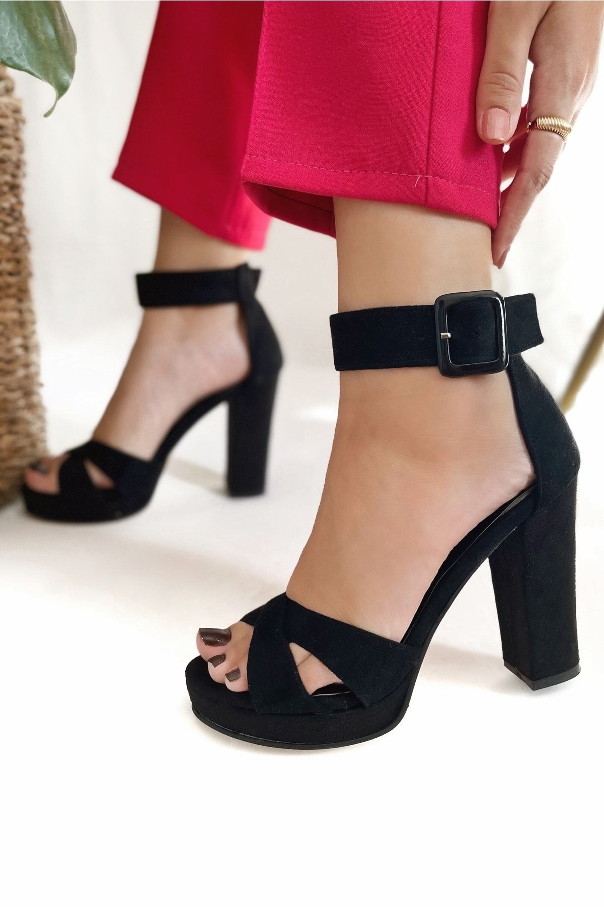 POLKA STORE Kadın Gloria Çapraz Bant Yüksek Kalın Topuklu Platformlu Süet Siyah Ayakkabı