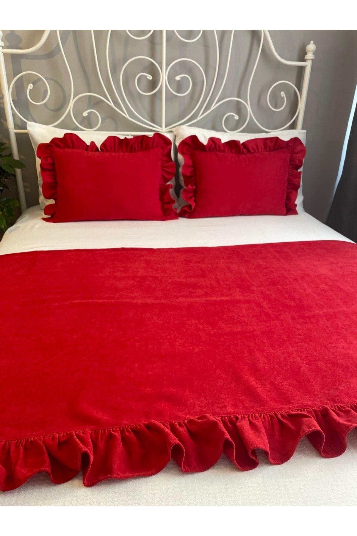 Decamor home Kırmızı Fırfırlı Yatak Runner 2 Li Kırlent Seti Yatak Şalı Yatak Örtüsü Set Çift Kişilik