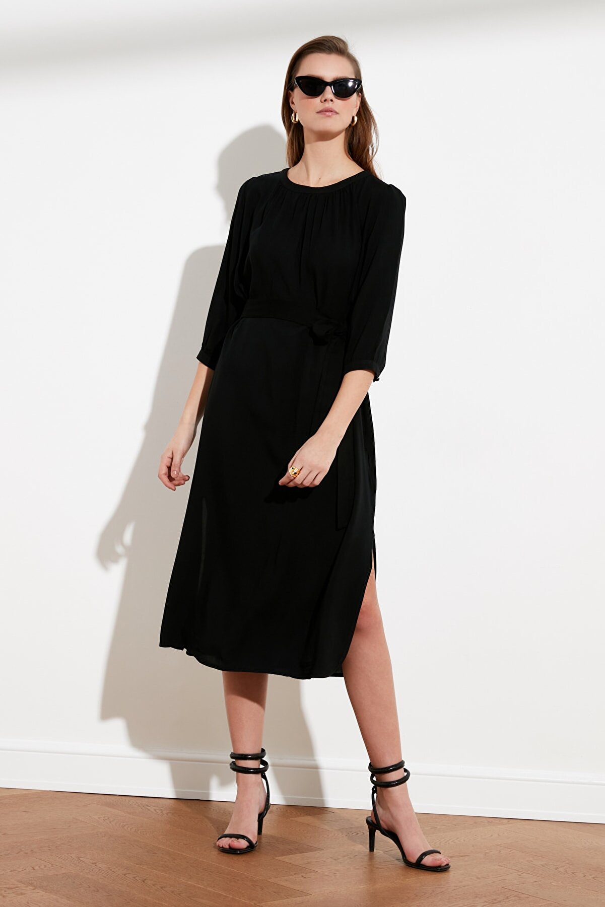 TRENDYOLMİLLA Siyah Kuşaklı Elbise TWOSS21EL0418