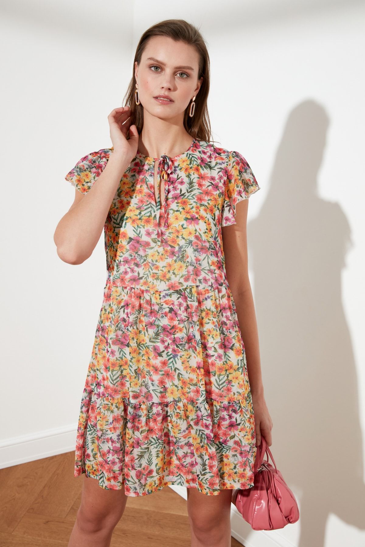 TRENDYOLMİLLA Çok Renkli Çiçekli Volanlı Elbise TWOSS21EL0224