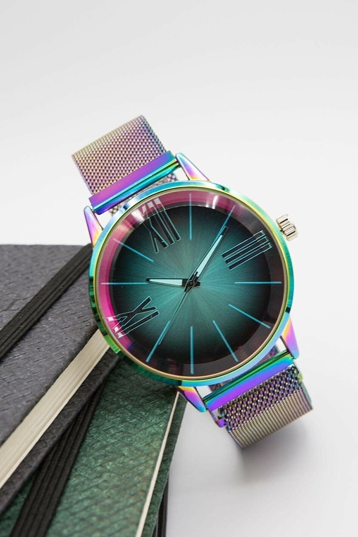 İSTLİV Hologram Renk Mıknatıs Kordon Renk Değiştiren Cam Kadın Kol Saati
