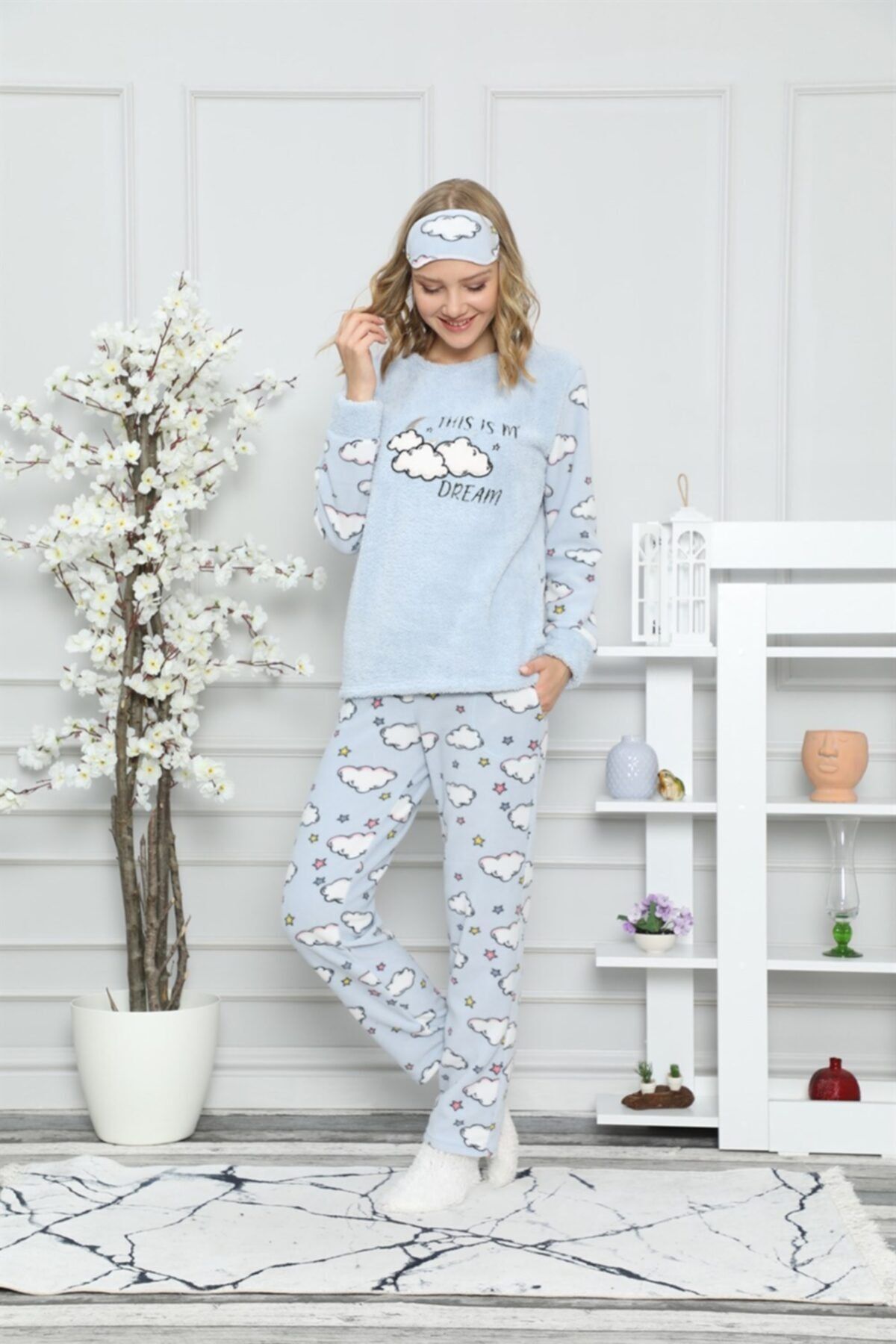 ARCAN Pelüş Göz Bandı ve Çorap Hediyeli Bulut Nakışlı Pijama Takımı