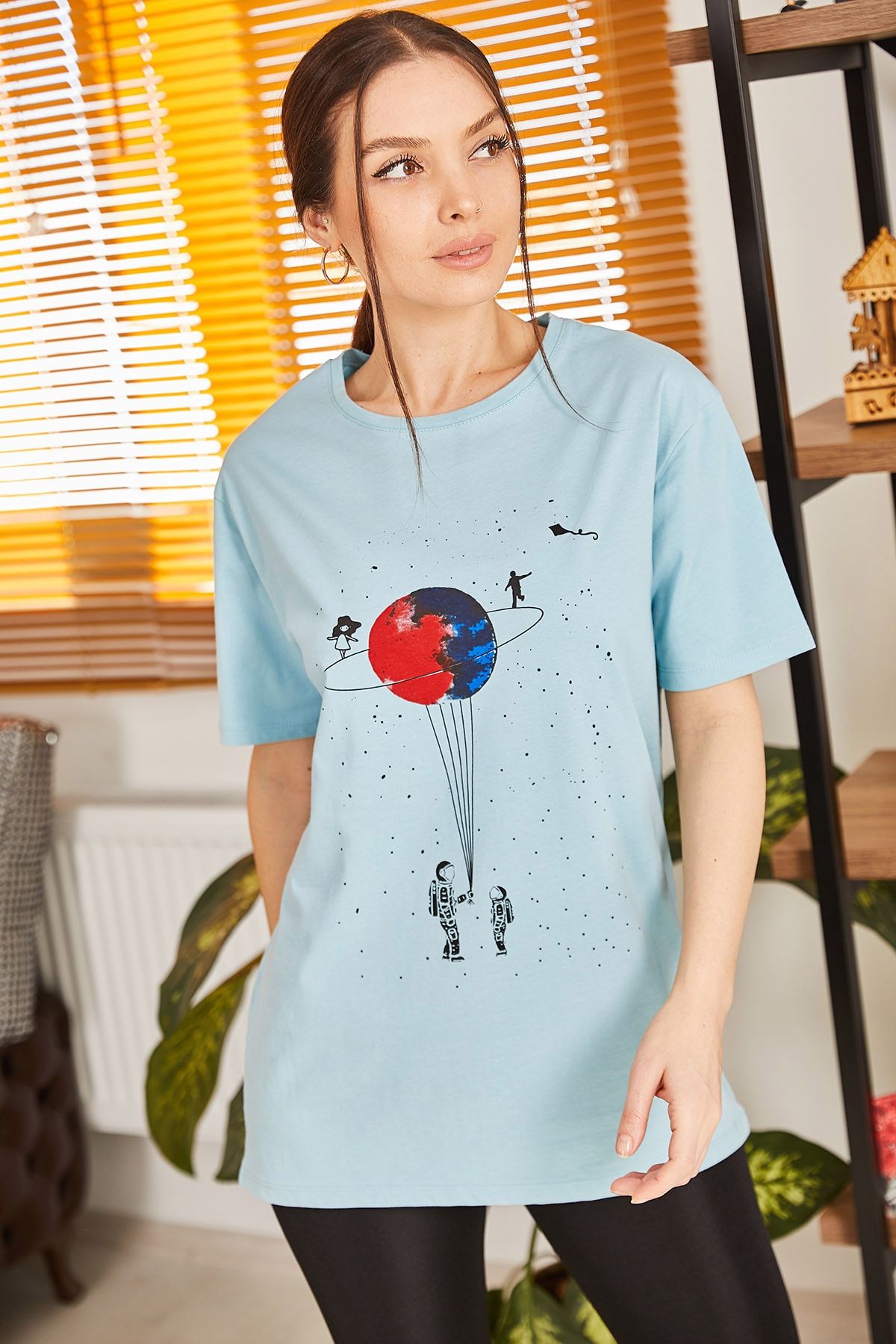 armonika Kadın Mavi Satürn Baskılı T-Shirt ARM-20Y012007