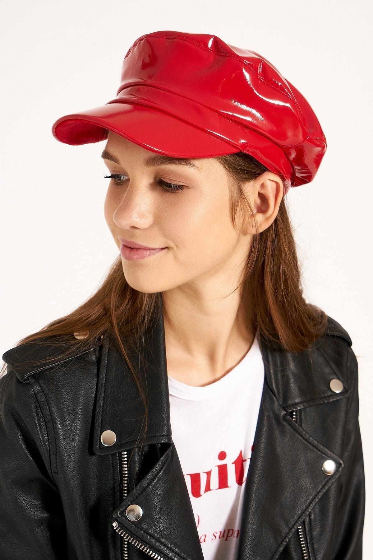 Axesoire 13526 Deri Kasketli Kırmızı Şapka