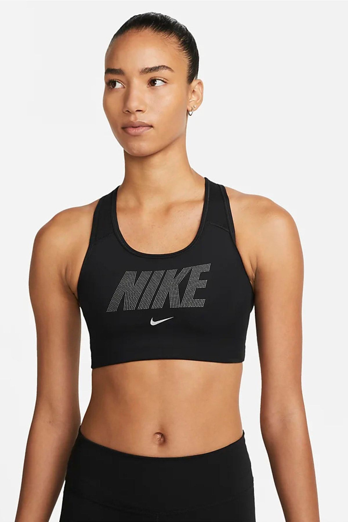 Nike Swoosh Orta Destekli Dolgusuz Metalik Grafikli Siyah Kadın Spor Sütyeni