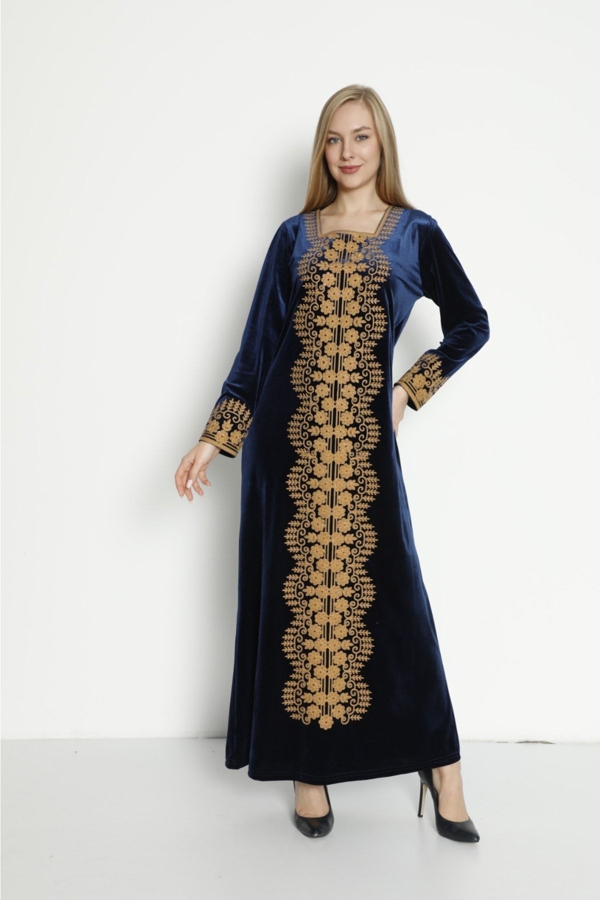 Mer's Kadın Lacivert Otantik Sandık Yaka Nakış Detaylı Kadife Uzun Elbise