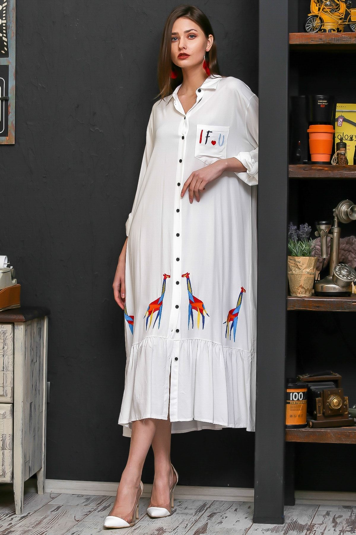 Chiccy Kadın Beyaz Zürafa Nakışlı Salaş Dokuma Gömlek Elbise M10160000EL95925