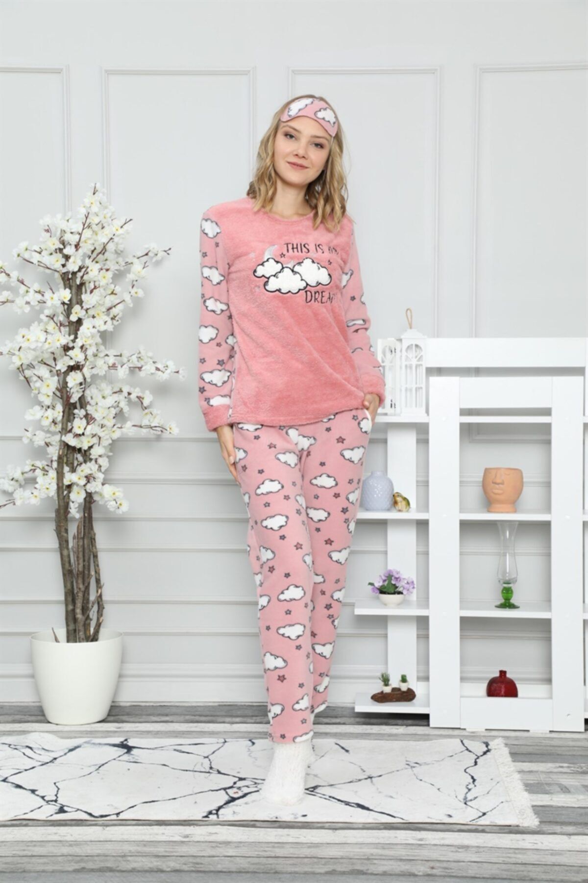ARCAN Pelüş Göz Bandı Ve Çorap Hediyeli Bulut Nakışlı Pijama Takımı