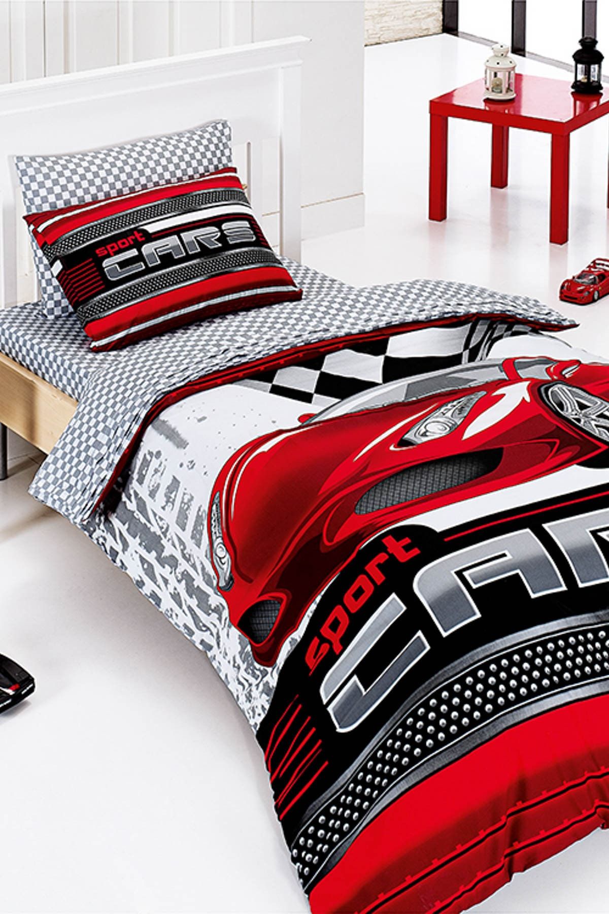 Bayev Erkek Çocuklar İçin Kırmızı Tek Kişilik Uyku Seti Sports Cars