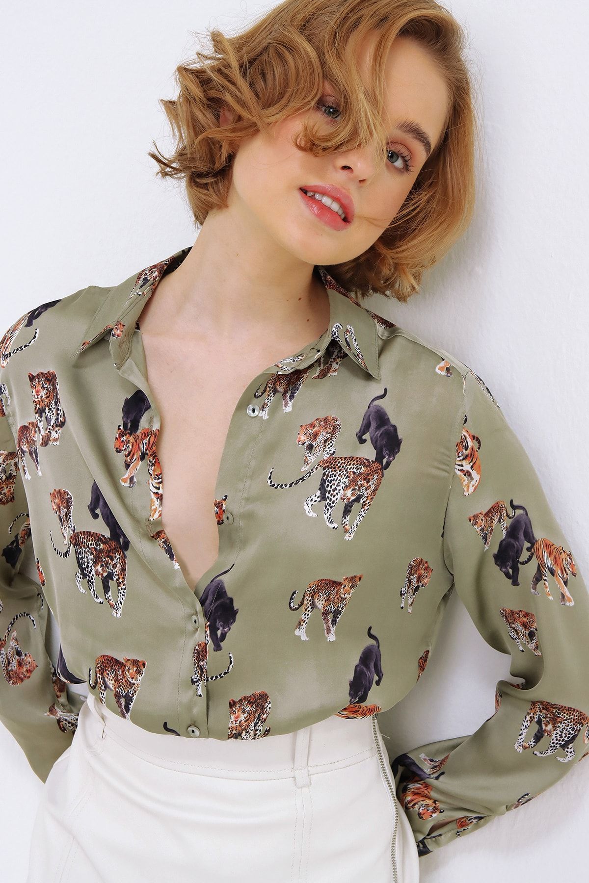 Trend Alaçatı Stili Kadın Haki Kaplan Desenli Viscon Gömlek ALC-X5794