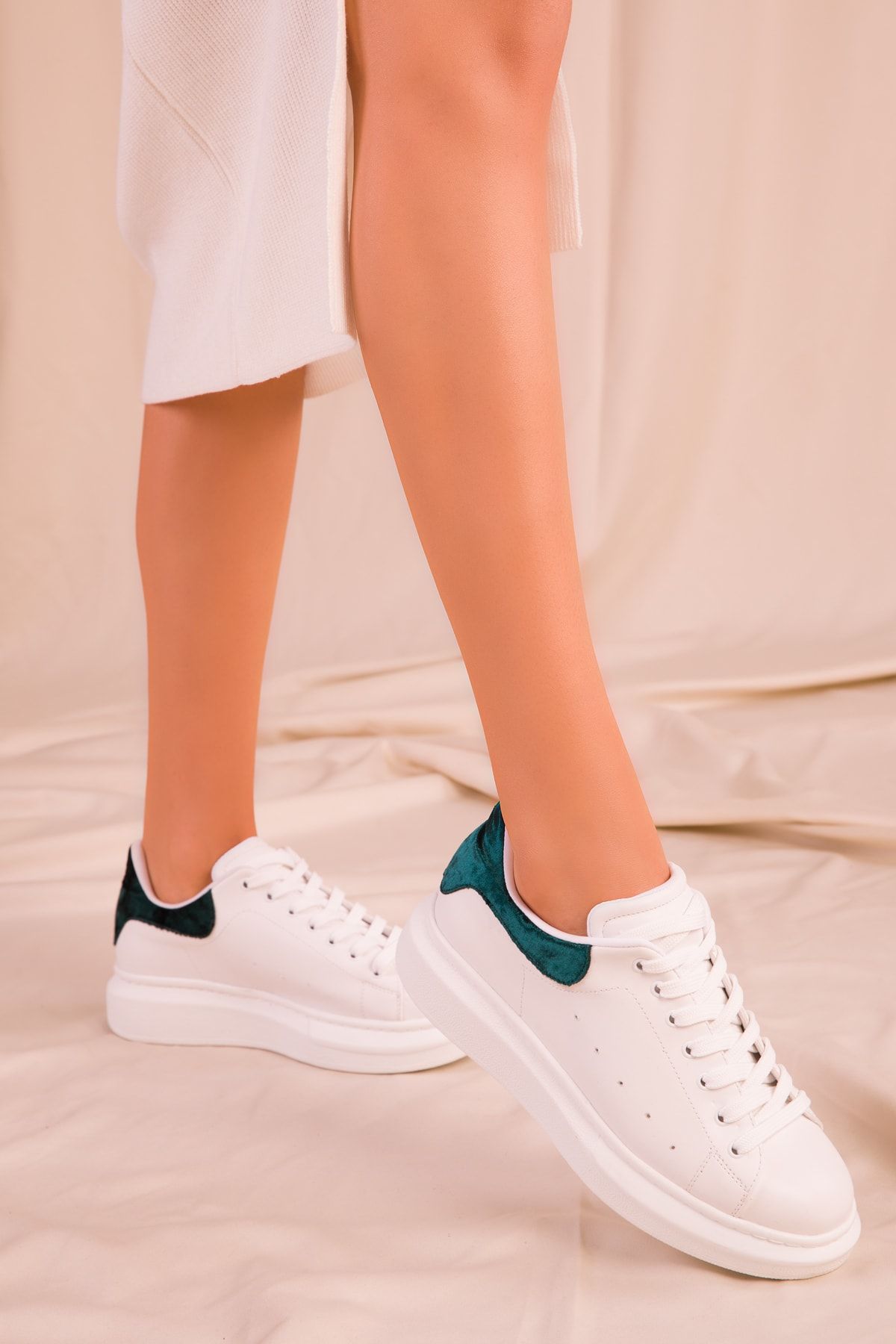 SOHO Beyaz-Yeşil Kadife Kadın Sneaker 15732