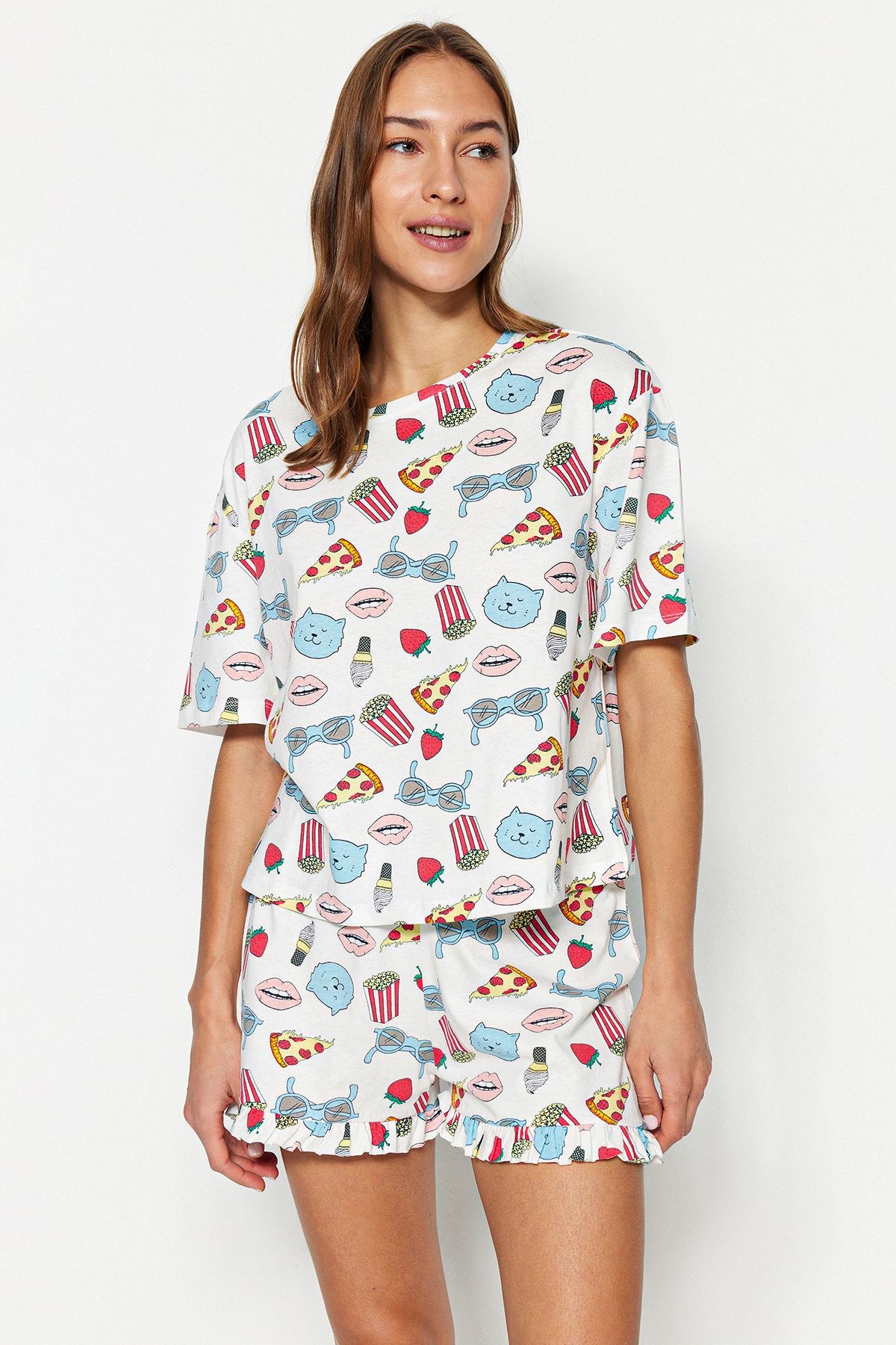 TRENDYOLMİLLA Çok Renkli %100 Pamuk Baskı Detaylı T-shirt-Şort Örme Pijama Takımı THMSS21PT0614