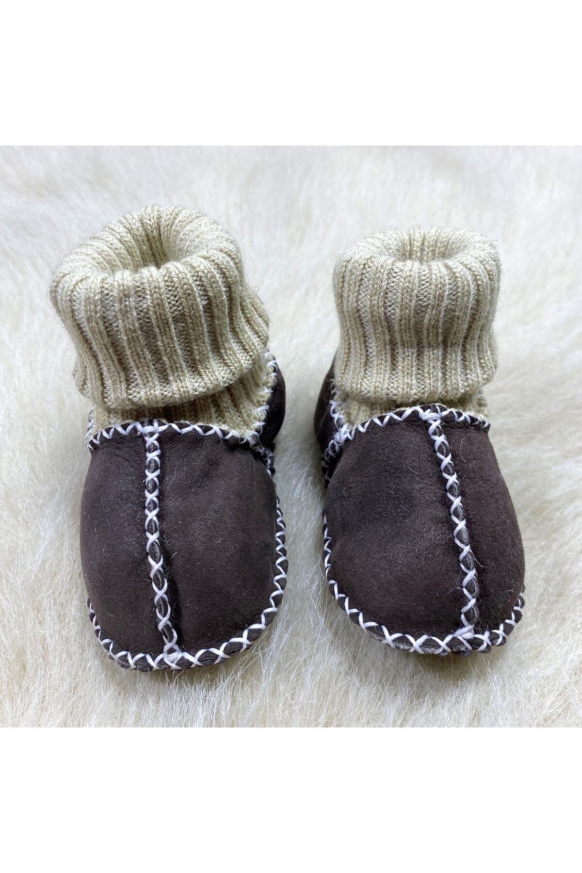 ZeynLuxury Pialetti Baby Doğal Kuzu Derisi Kahverengi Bebek Patiği Çoraplı