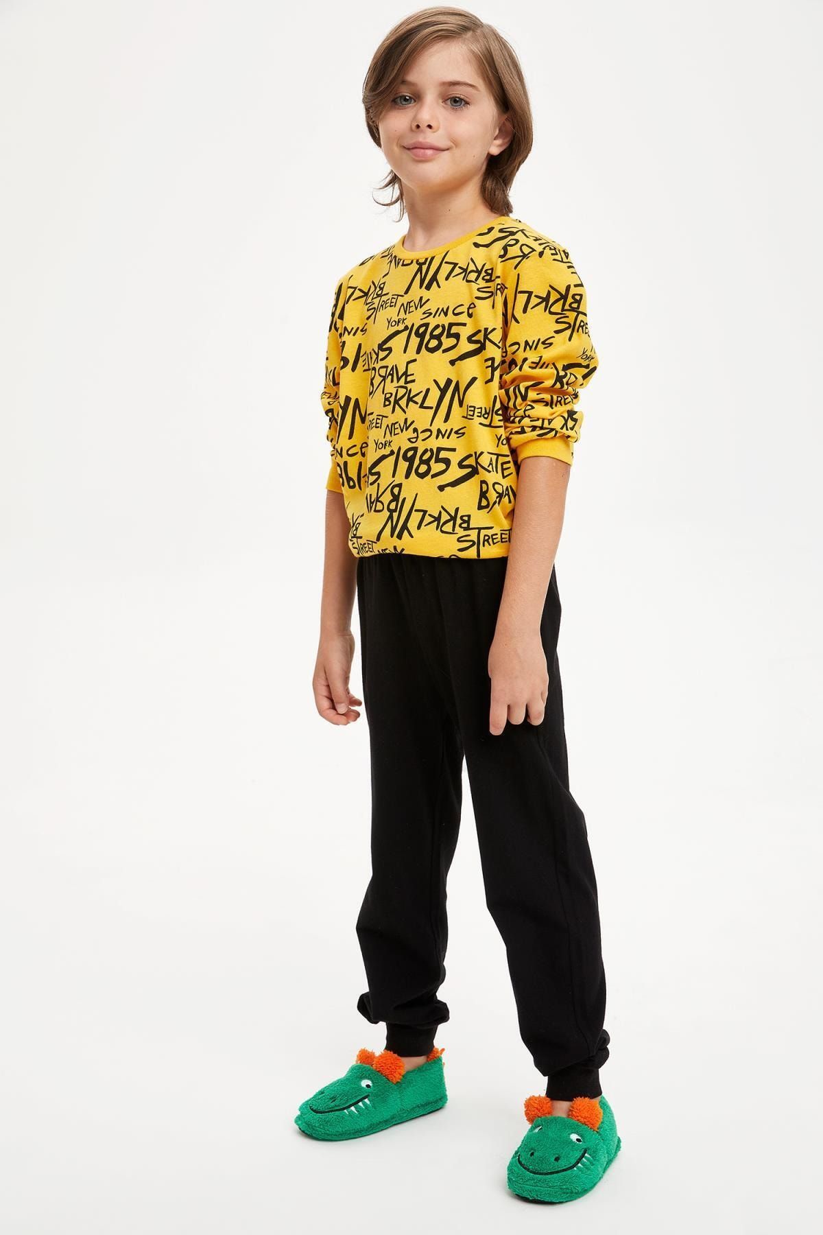 Defacto Erkek Çocuk Şehir İsimli Yazı Baskılı Uzun Kollu Pijama Takımı