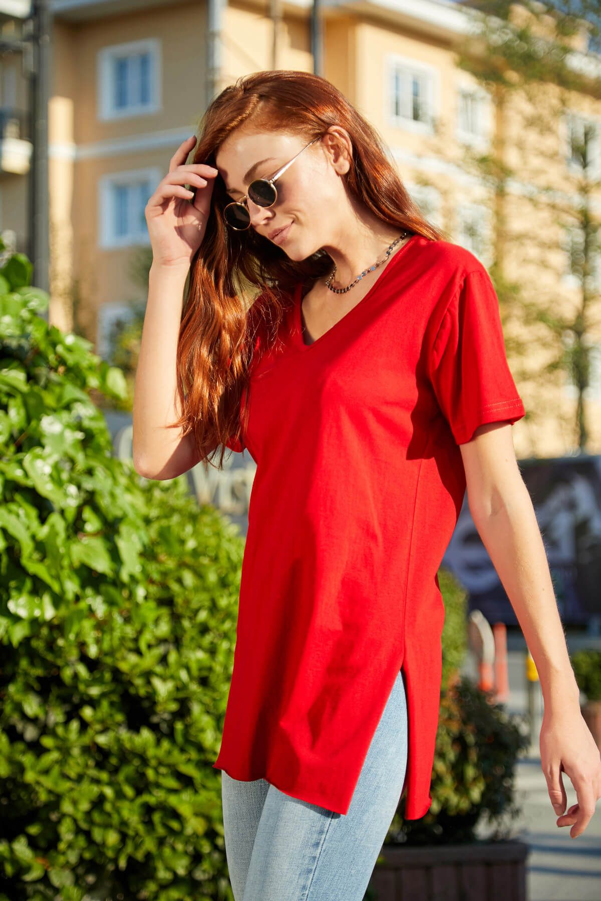 Happiness İstanbul Kadın Kırmızı Yanları Yırtmaçlı Boyfriend T-Shirt EN00440