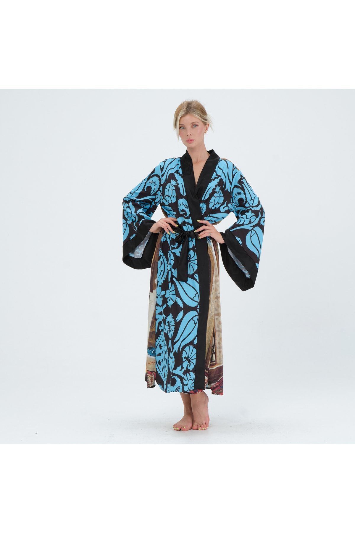 GALERİ TUNÇ Kimono Saçlarını Taratan Kadın