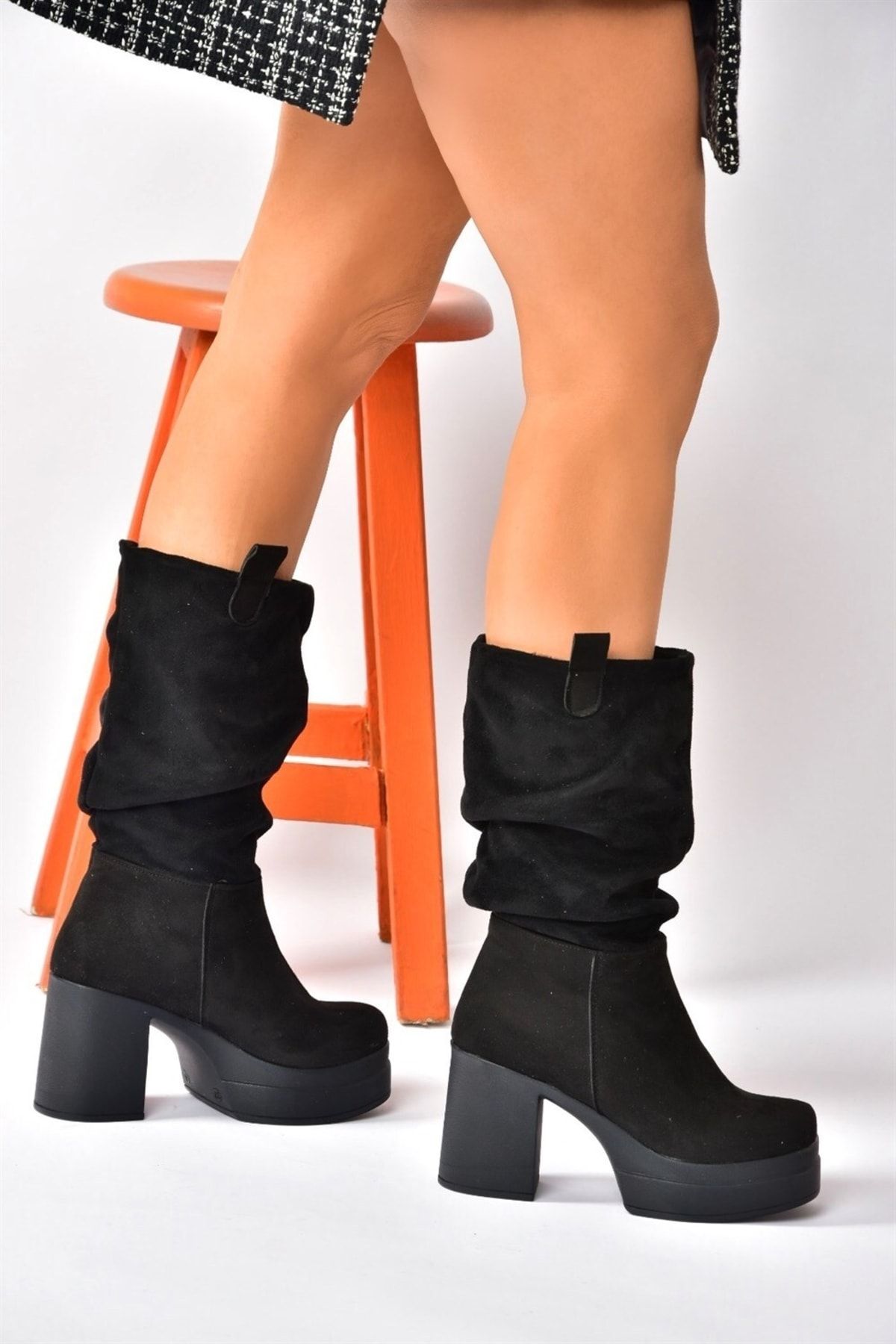 Fox Shoes Siyah Süet Kalın Topuklu Büzgülü Kadın Bot N996910002