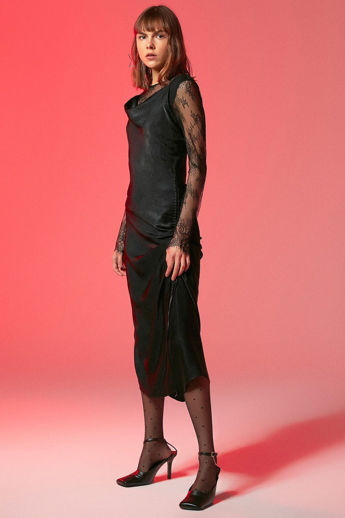 Mudo Yandan Büzgülü Degaje Yaka Askılı Midi Elbise
