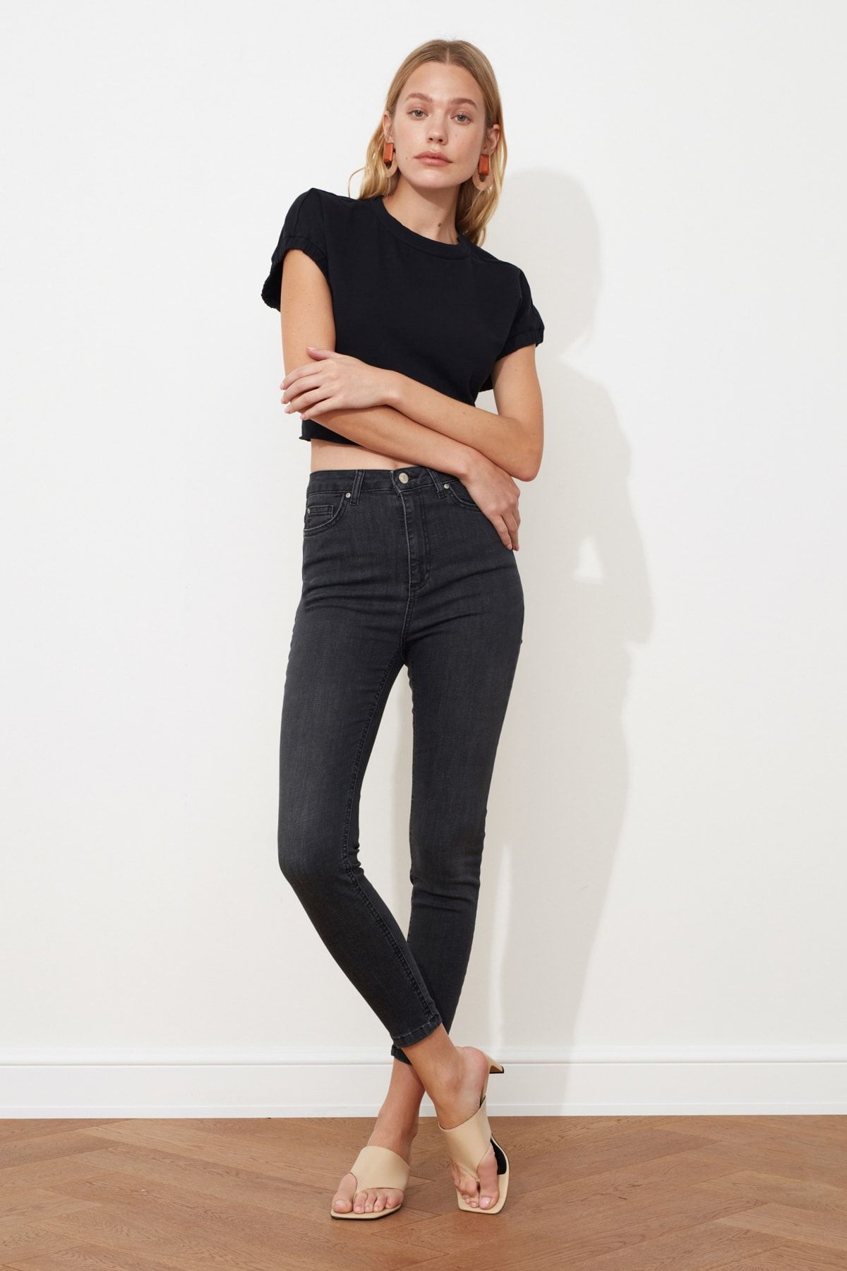 TRENDYOLMİLLA Antrasit Yüksek Bel Skinny Jeans TWOSS20JE0098