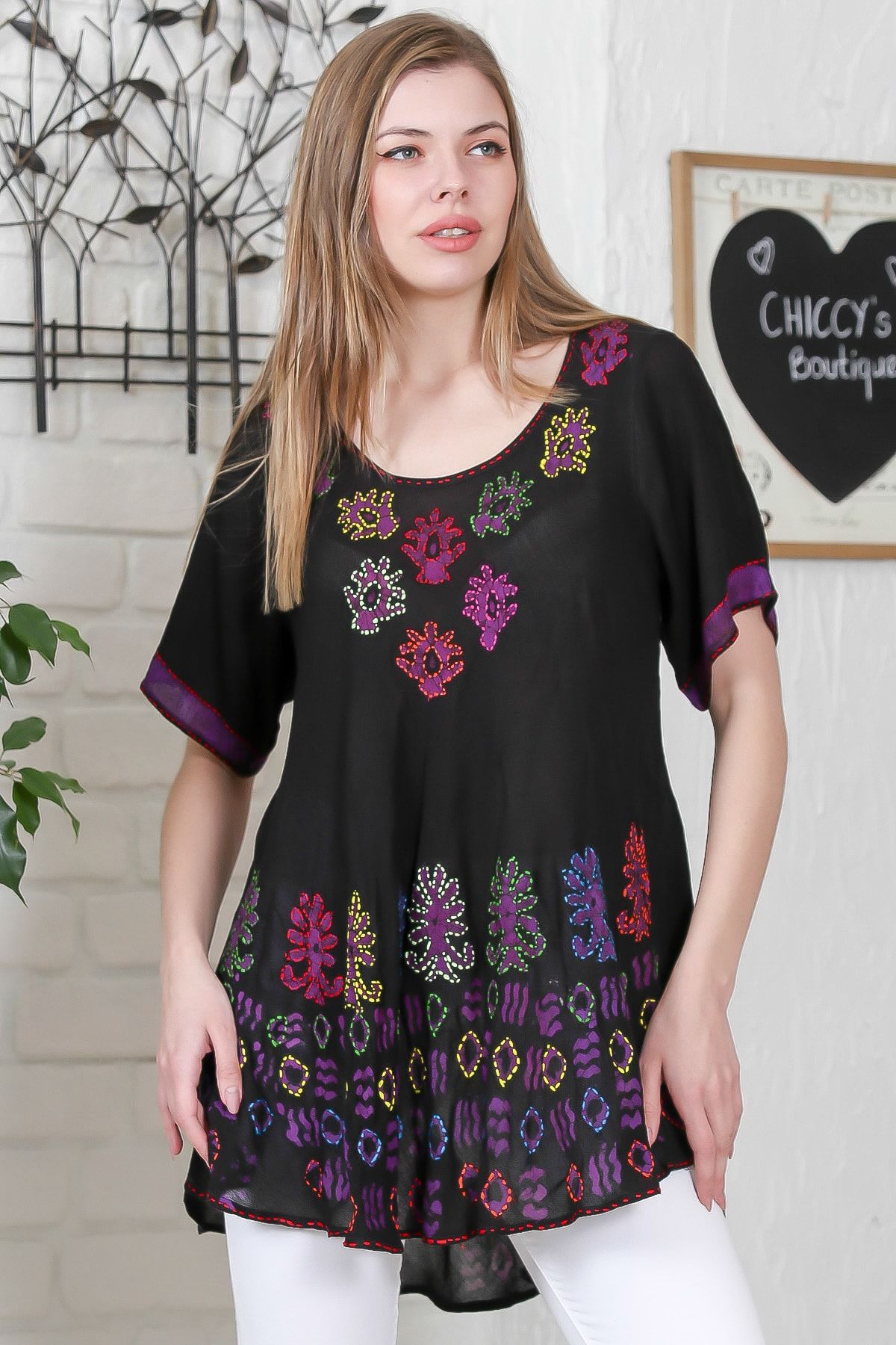 Chiccy Kadın Siyah Çiçek Baskılı Nakış Dikişli Kısa Kol Batik Salaş Dokuma Bluz M10010200BL95495