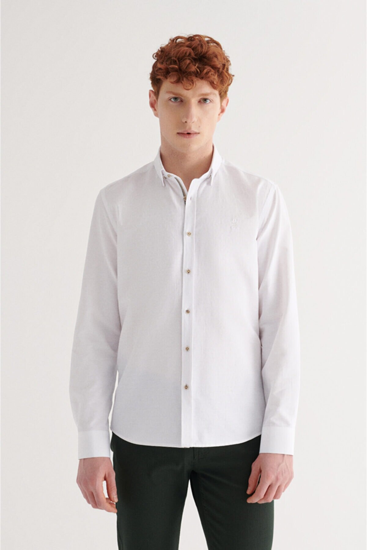 Avva Erkek Beyaz Armürlü Alttan Britli Yaka Regular Fit Gömlek A11y2101