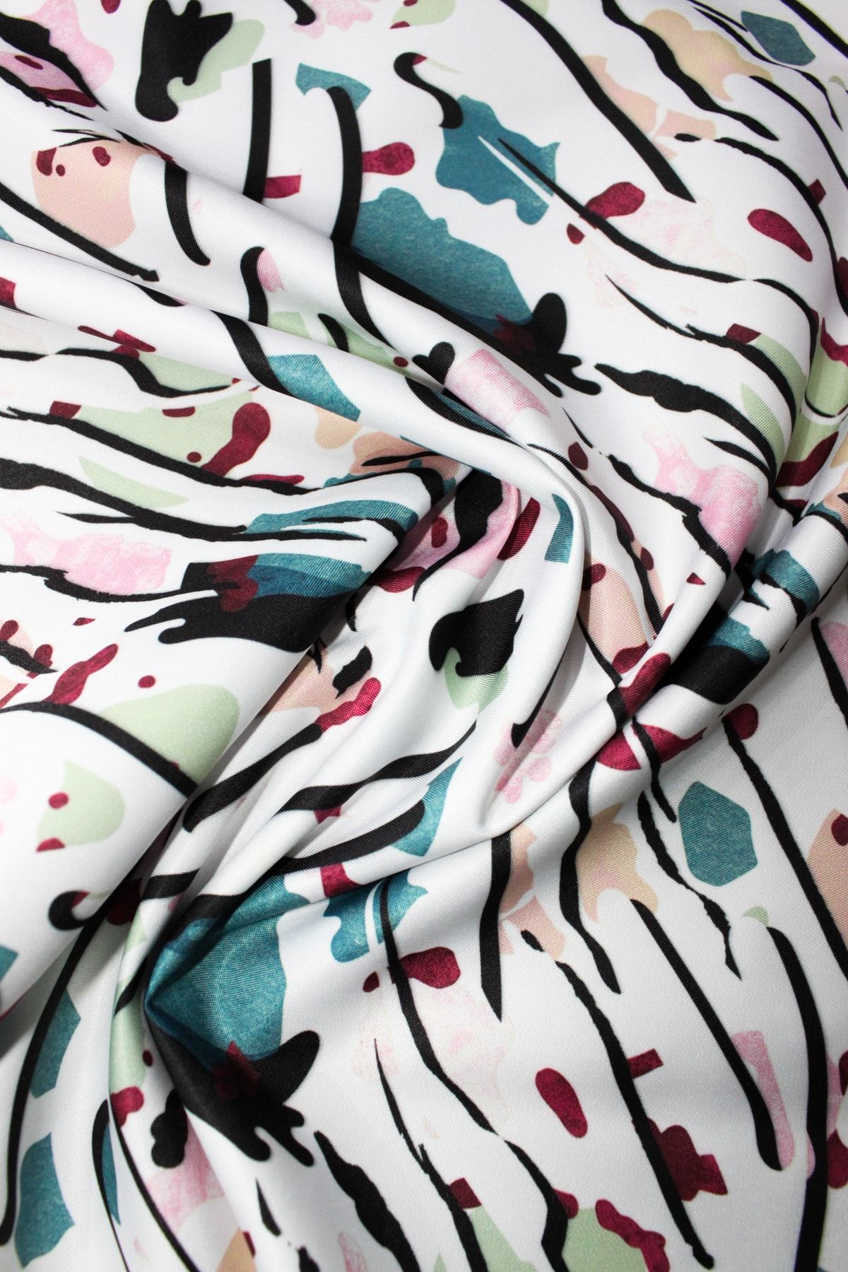 Zirve Print&Fabric Boya Desenli Paraşüt Kumaş