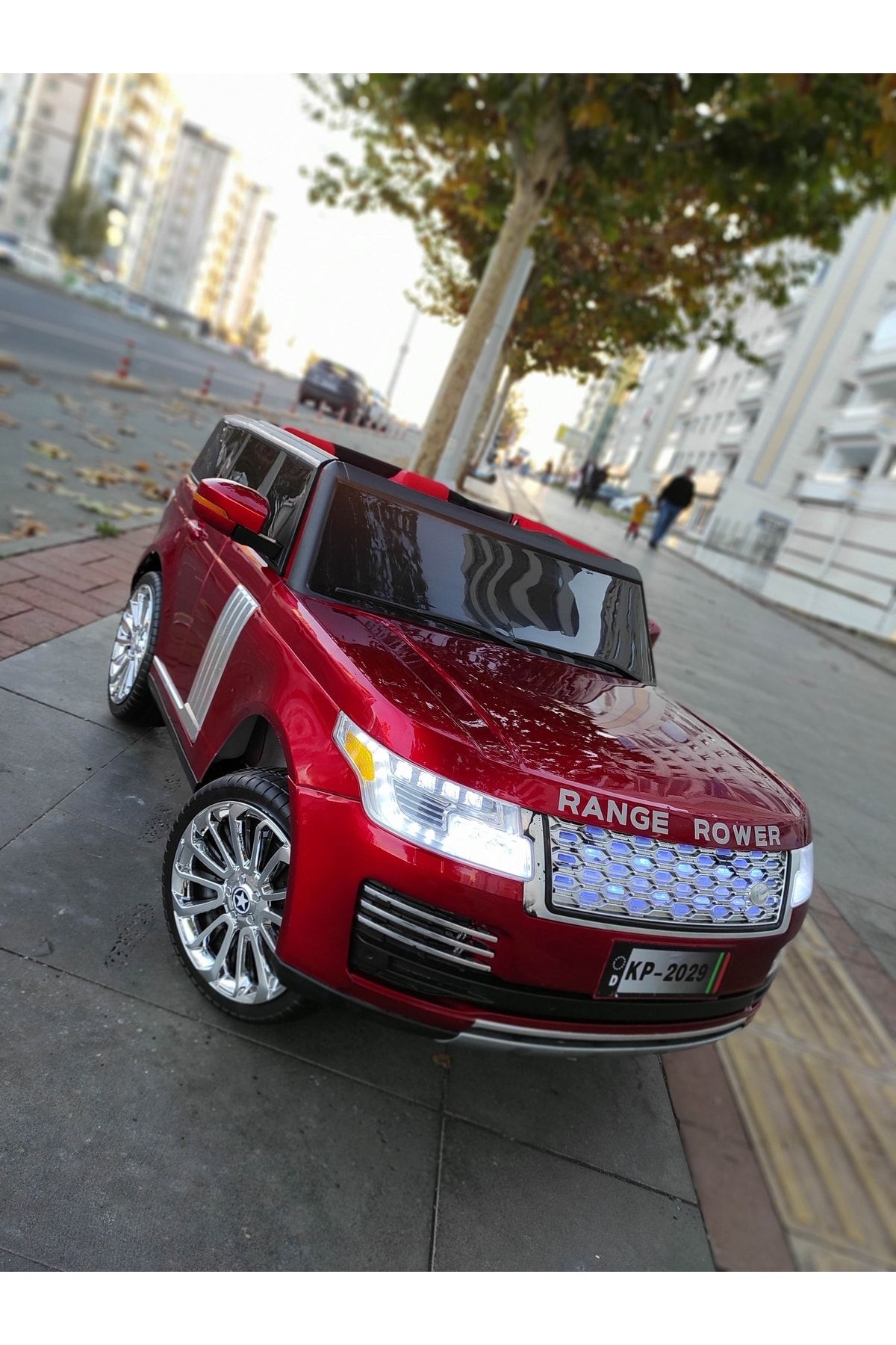 Range Rover 12 Volt Çift Kişilik Ceptel Kumandalı Hayalet Ekran Paneli Akülü Araba