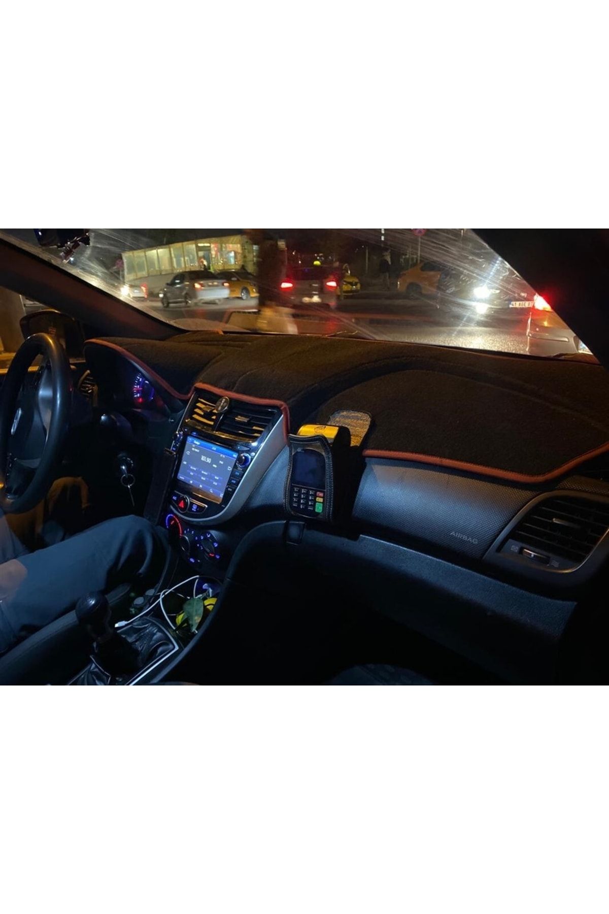 LeeWillson 2011-2017 Modellerine Uygun Hyundai Accent Blue Torpido Koruma Halısı Siyah Kenar Renk Kırmızı