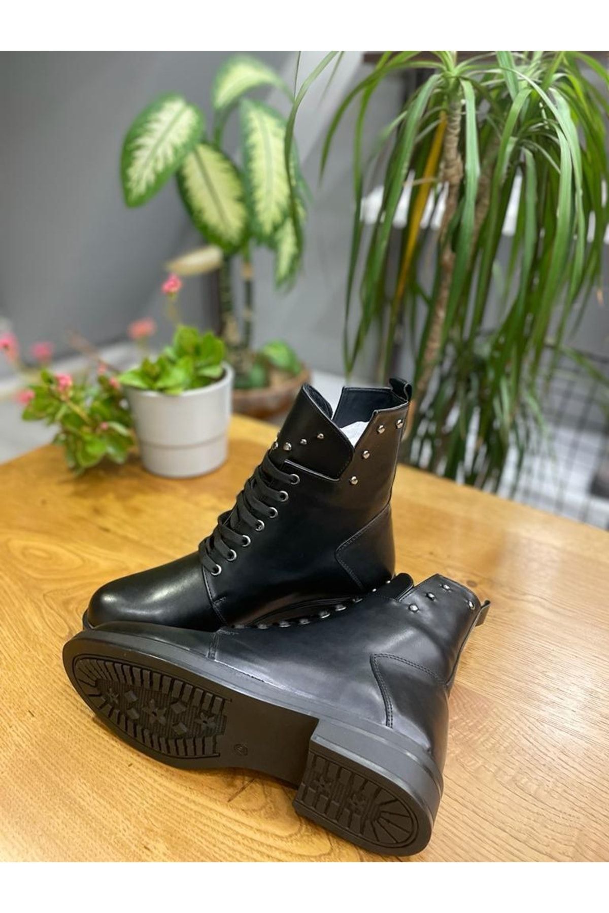 Agora Shoes Siyah Bağcıklı Demir Desenli Bot