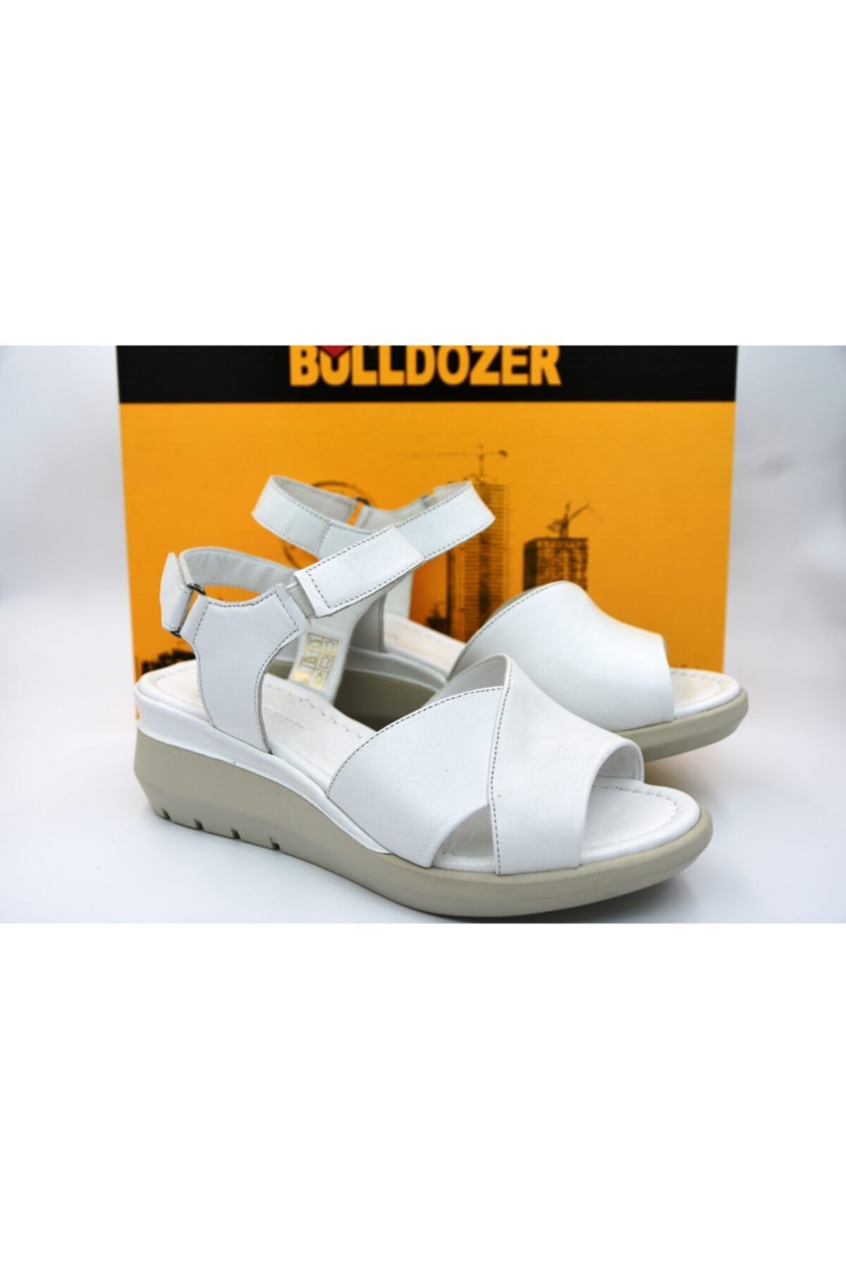 Bulldozer 211680 Hakiki Deri Kadın Sandalet