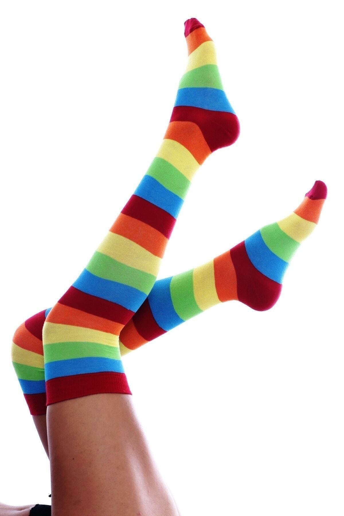 bayansepeti Kadın Renkli Şerit Detaylı Gökkuşağı Desen Pamuklu Dizüstü Spor Çorap