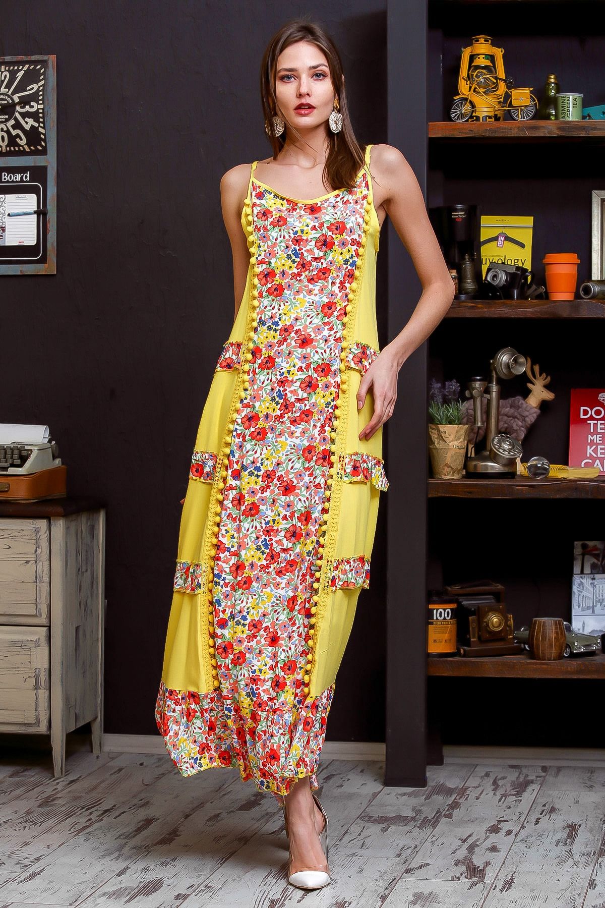Chiccy Kadın Sarı İp Askılı Çıtır Çiçek Desenli Yanları Fırfırlı Bloklu Ponponlu Uzun Elbise