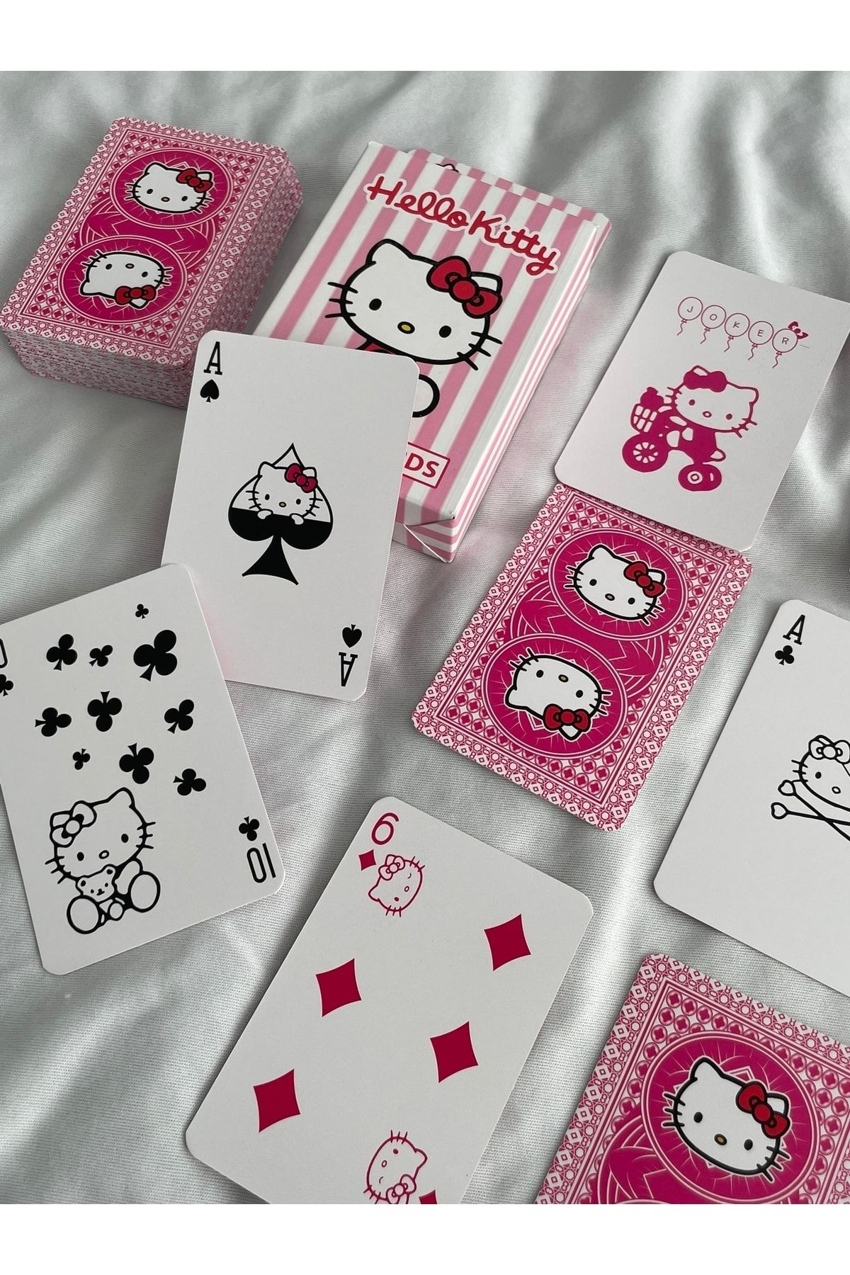 Planet Butik Anime Hello Kitty Iskambil Kartı - Poker Kartı
