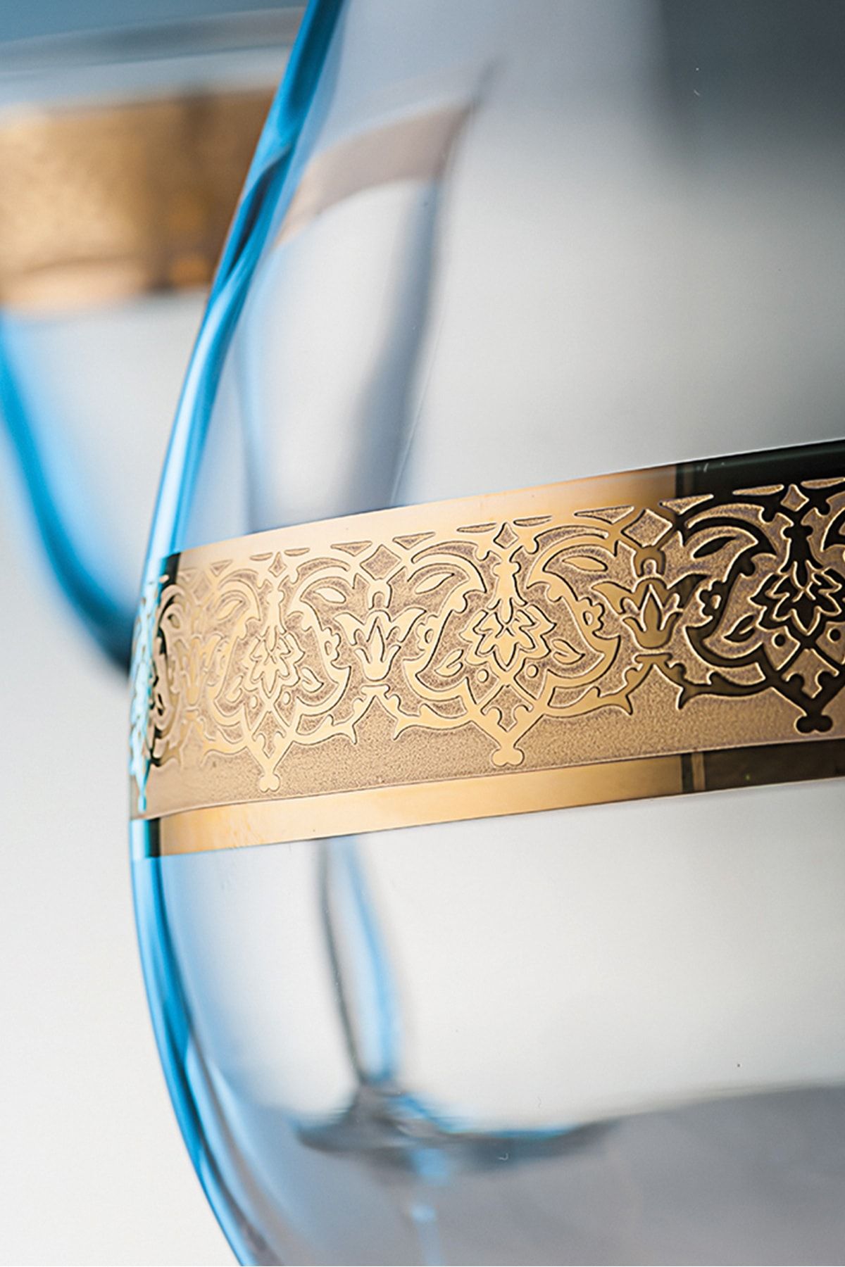 KCD Gülıstan Altın Kesme El Dekor Yaldızlı Desenli Kapaklı Cam Şişe Karaf Sürahi